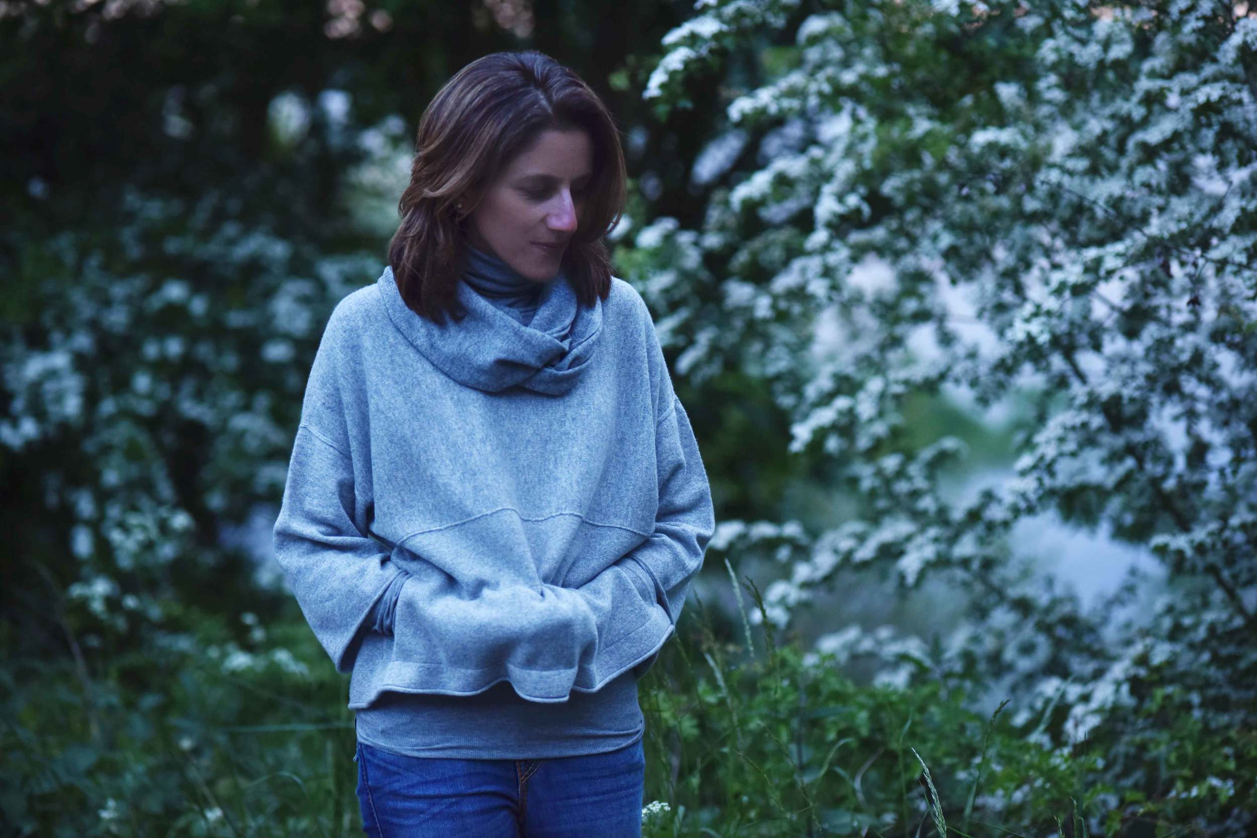 JJill cashmere kimono sweater, JJill cashmere infinity scarf, True Religion blue jeans, Ralph Lauren cotton polo sweater for layering. Image©sourcingstyle.com, photo: Nicola Nolting