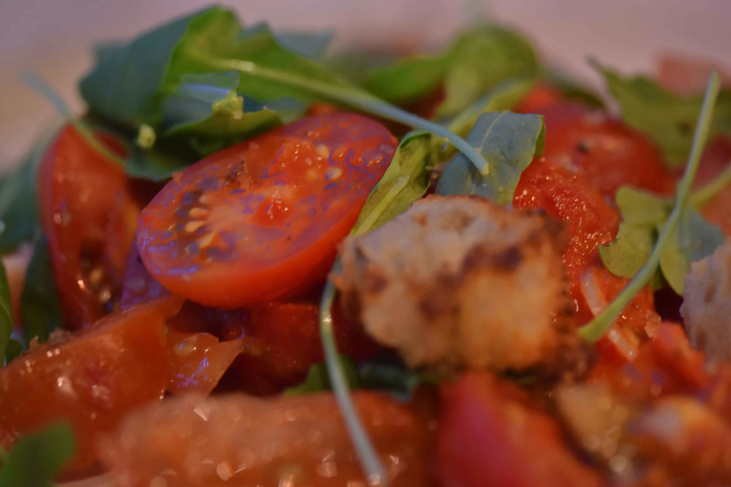 Tomato salad, Jamie's Kitchen, London. Image©sourcingstyle.com