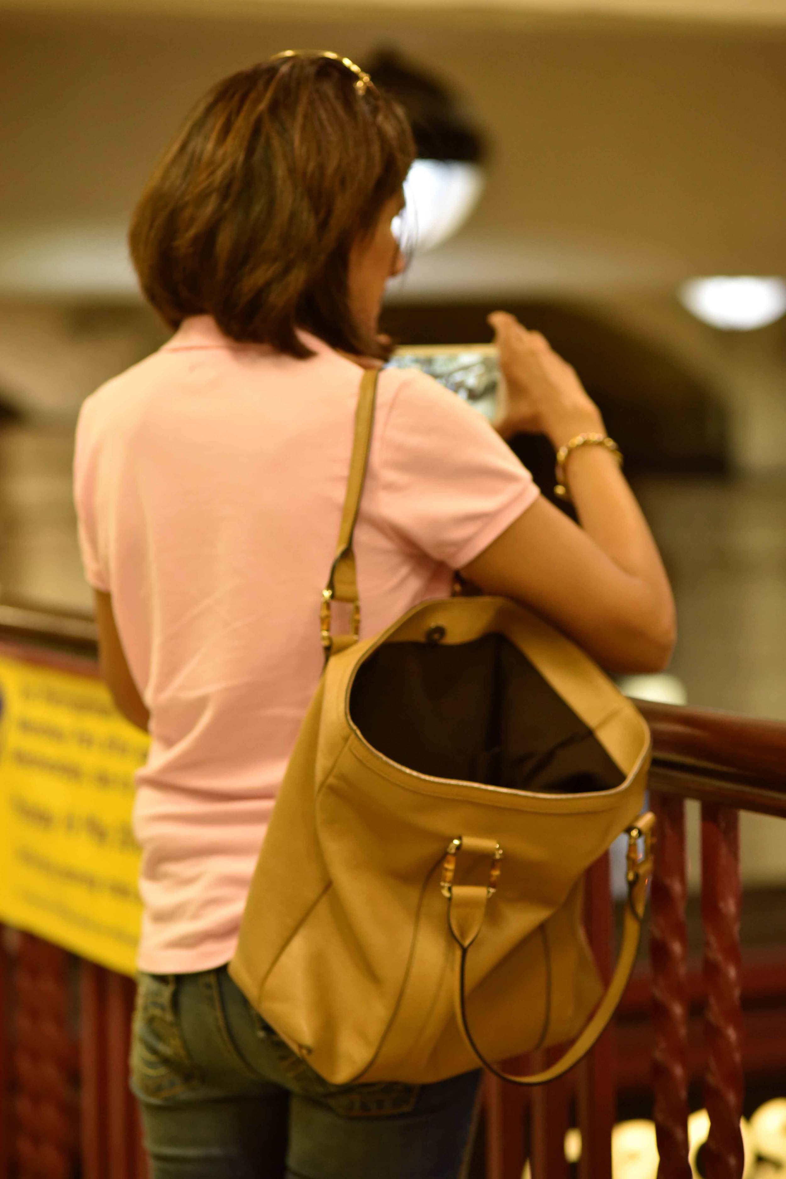 Ralph Lauren skinny polo tee, True Religion jeans, Gucci tote bag, Baker Street underground station, London. Image©sourcingstyle.com