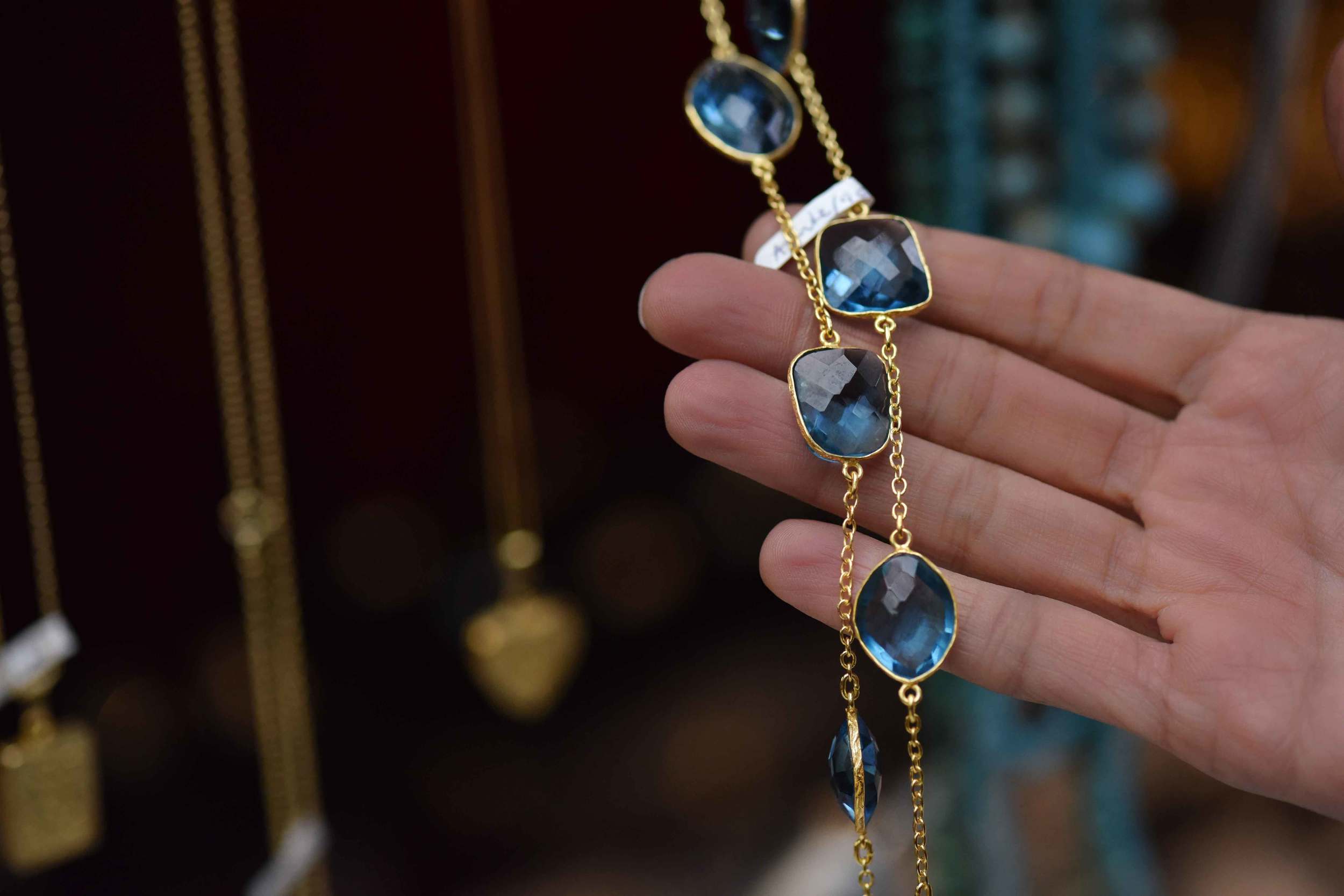 Accessory shopping, Apple Market, Covent Garden, London, UK. Image©sourcingstyle.com