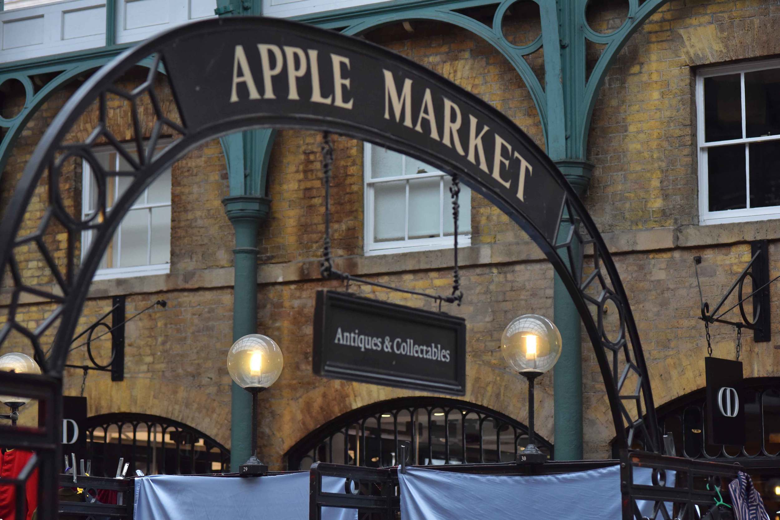 Apple Market, Covent Garden, London, UK. Image©sourcingstyle.com