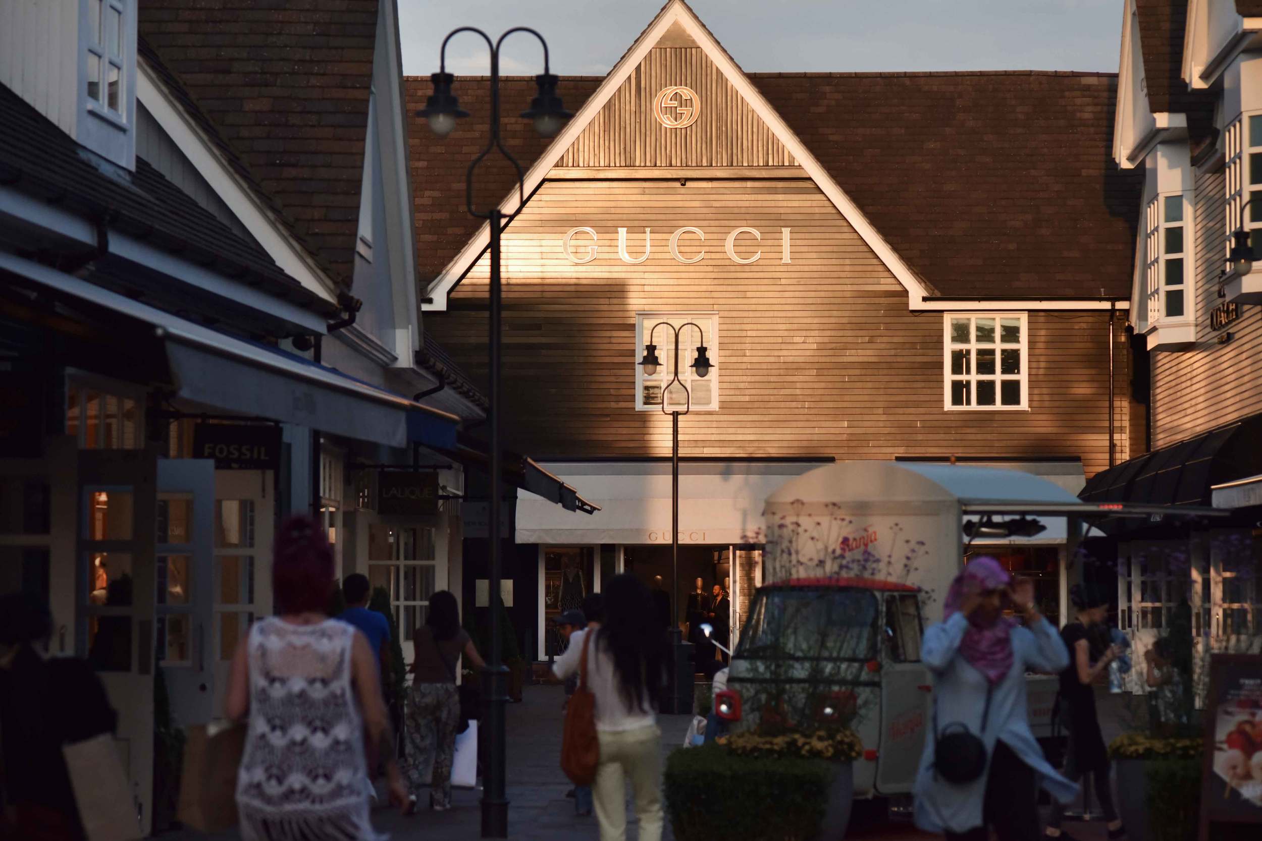 Gucci, Bicester village, designer shopping outlet near London, UK. Image©sourcingstyle.com