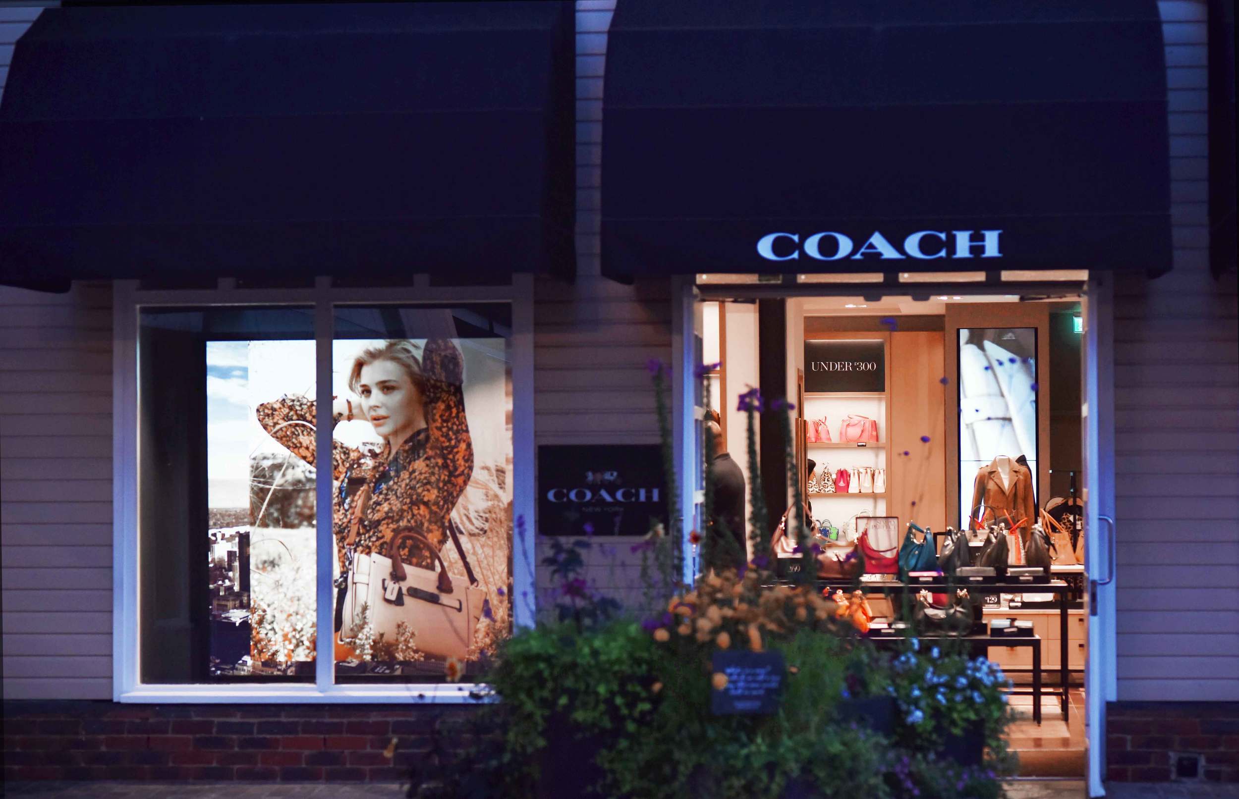 Coach, Bicester village, designer shopping outlet near London, UK. Image©sourcingstyle.com