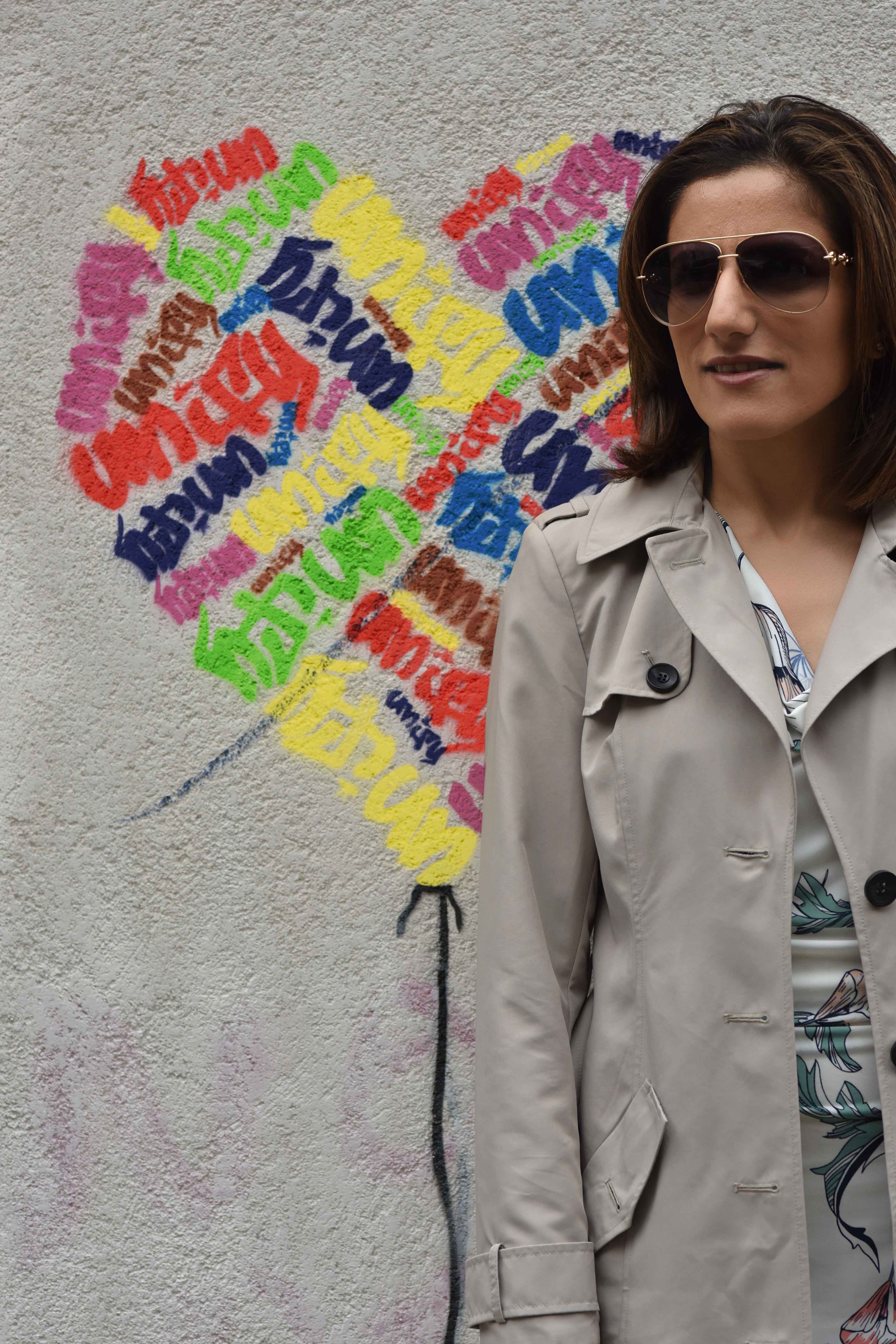 Marks and Spencer shift dress, Marks and Spencer trench, Gucci sunglasses, street fashion, street art, Shoreditch, London, U.K. Photo: Nina Shaw, Image©sourcingstyle.com