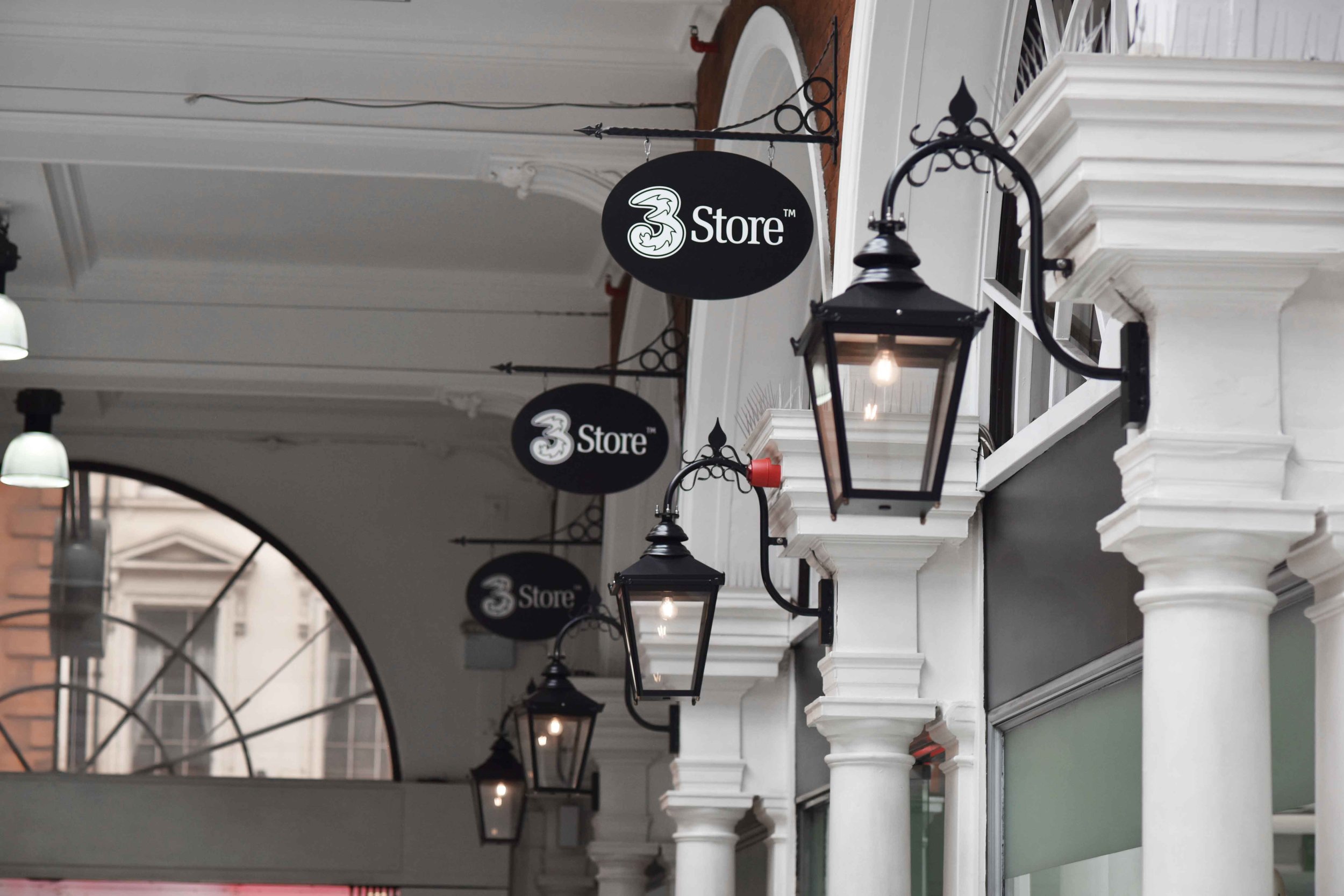High Street Kensington tube station exit, London. Image©sourcingstyle.com