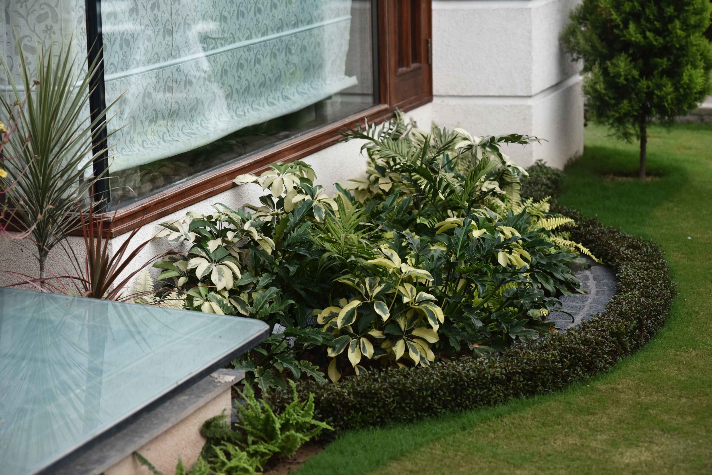 Landscape design by Geeta Singh, water fountain. Image©sourcingstyle.com