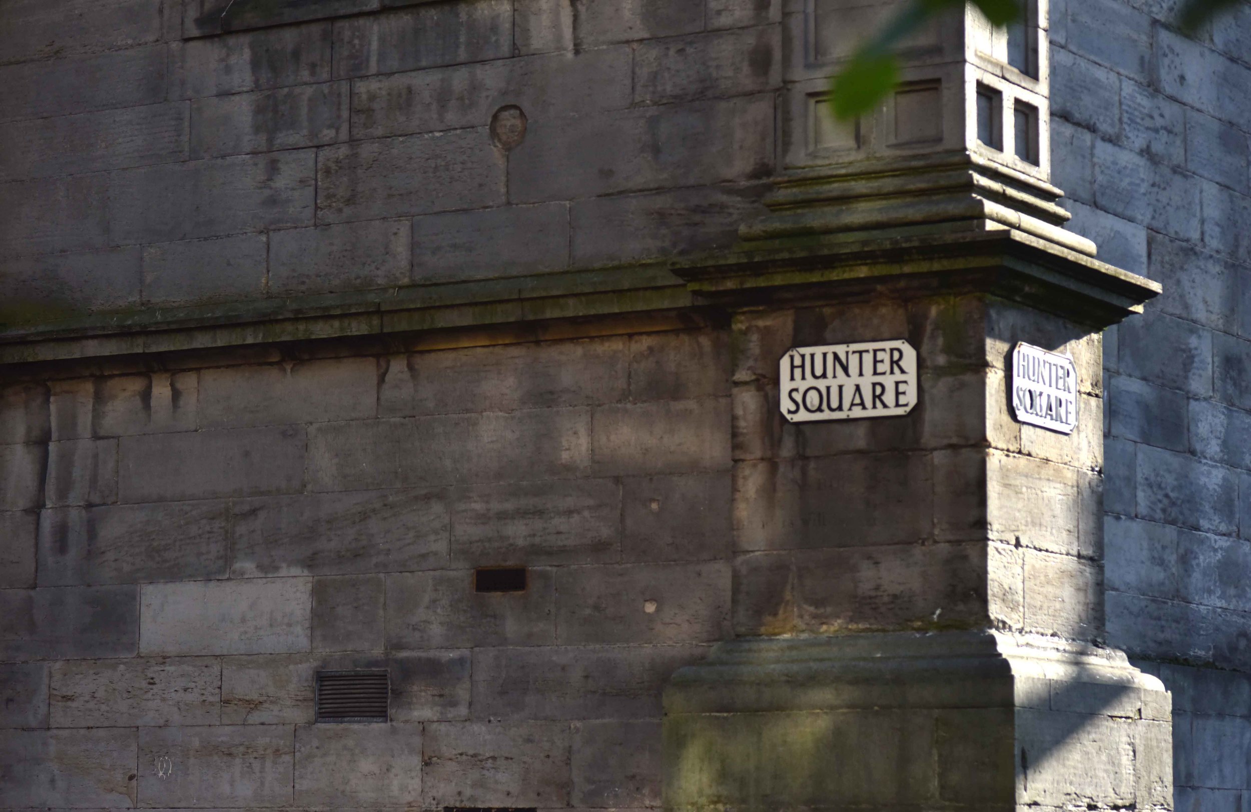 Hunter Square, Edinburgh Old Town, Edinburgh, Scotland. Image©sourcingstyle.com