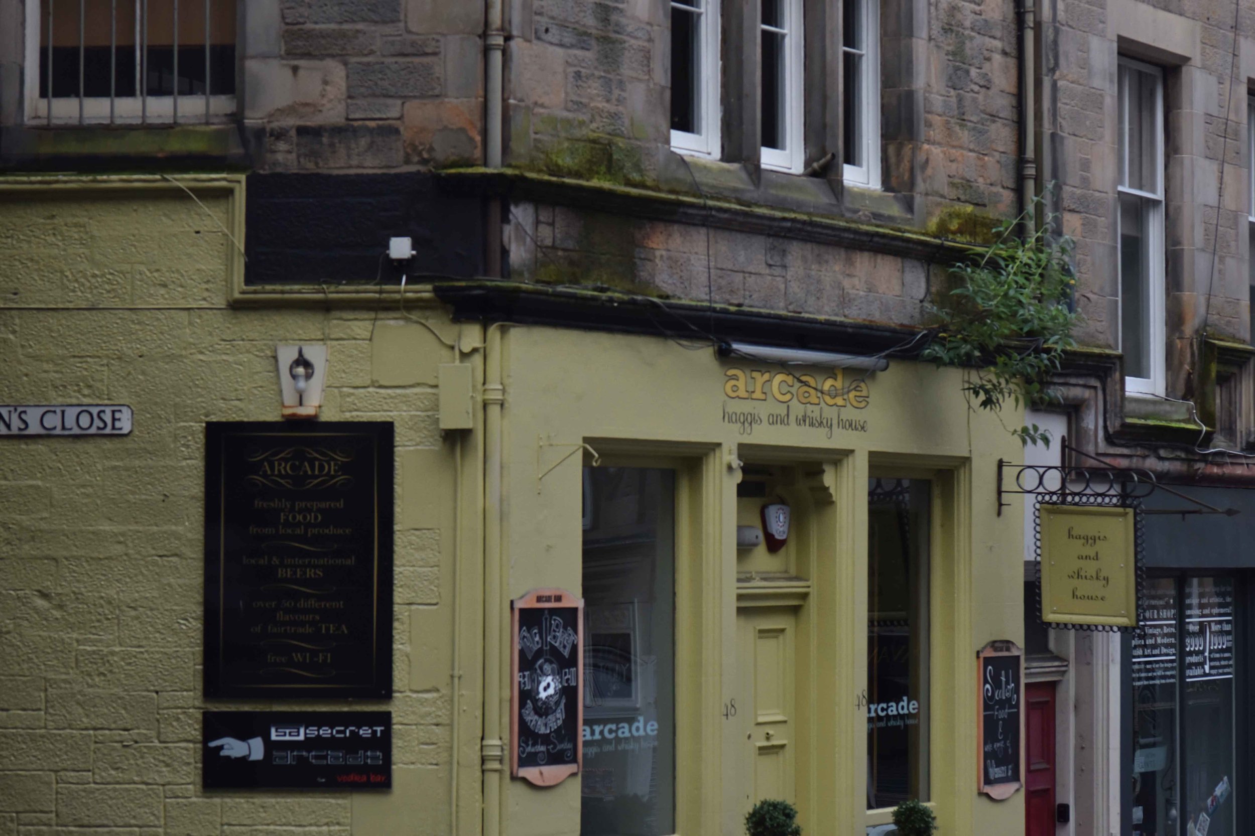 Old Town, Edinburgh, Scotland. Image©sourcingstyle.com