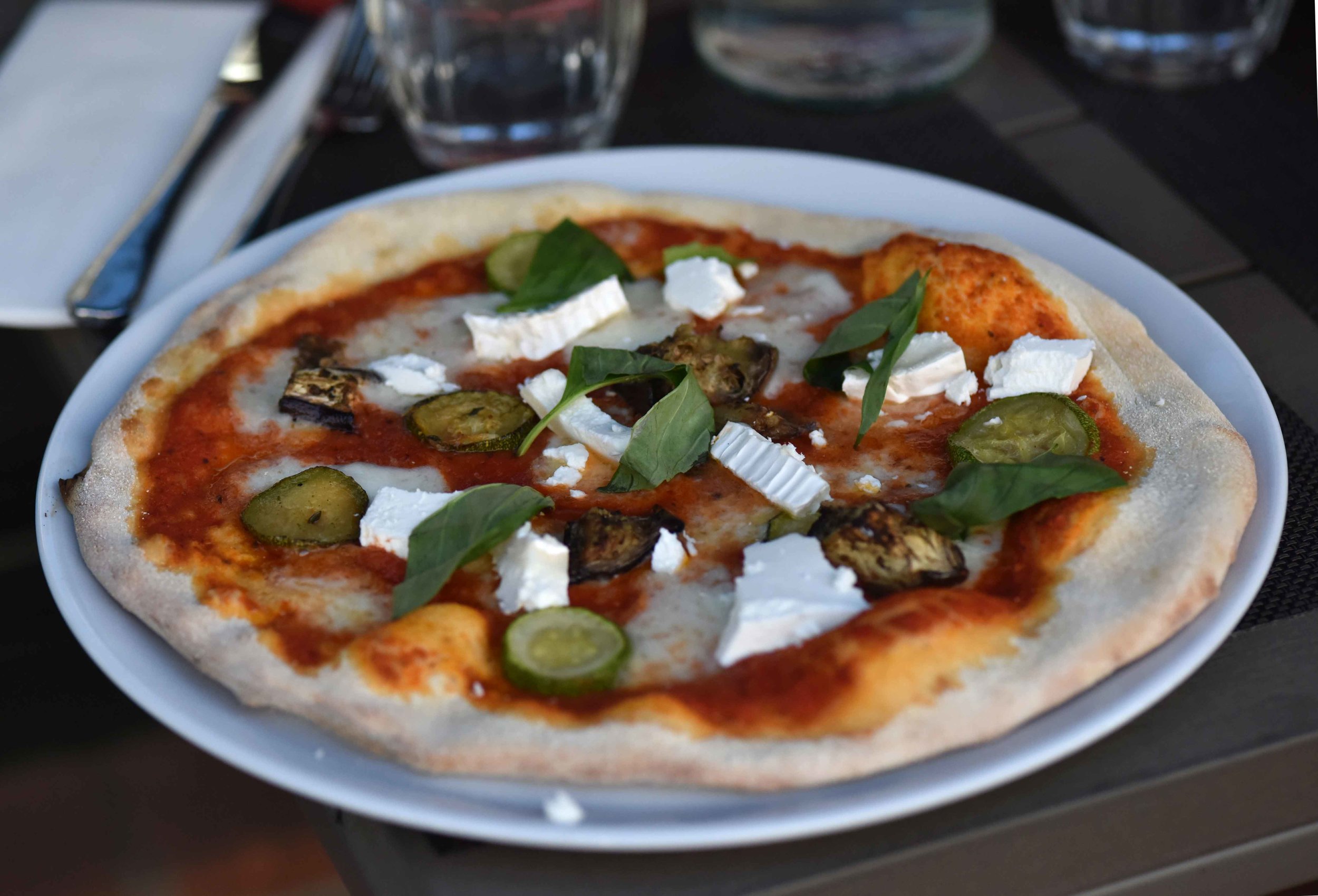 Pizza lunch, Henley on Thames. Image©sourcingstyle.com