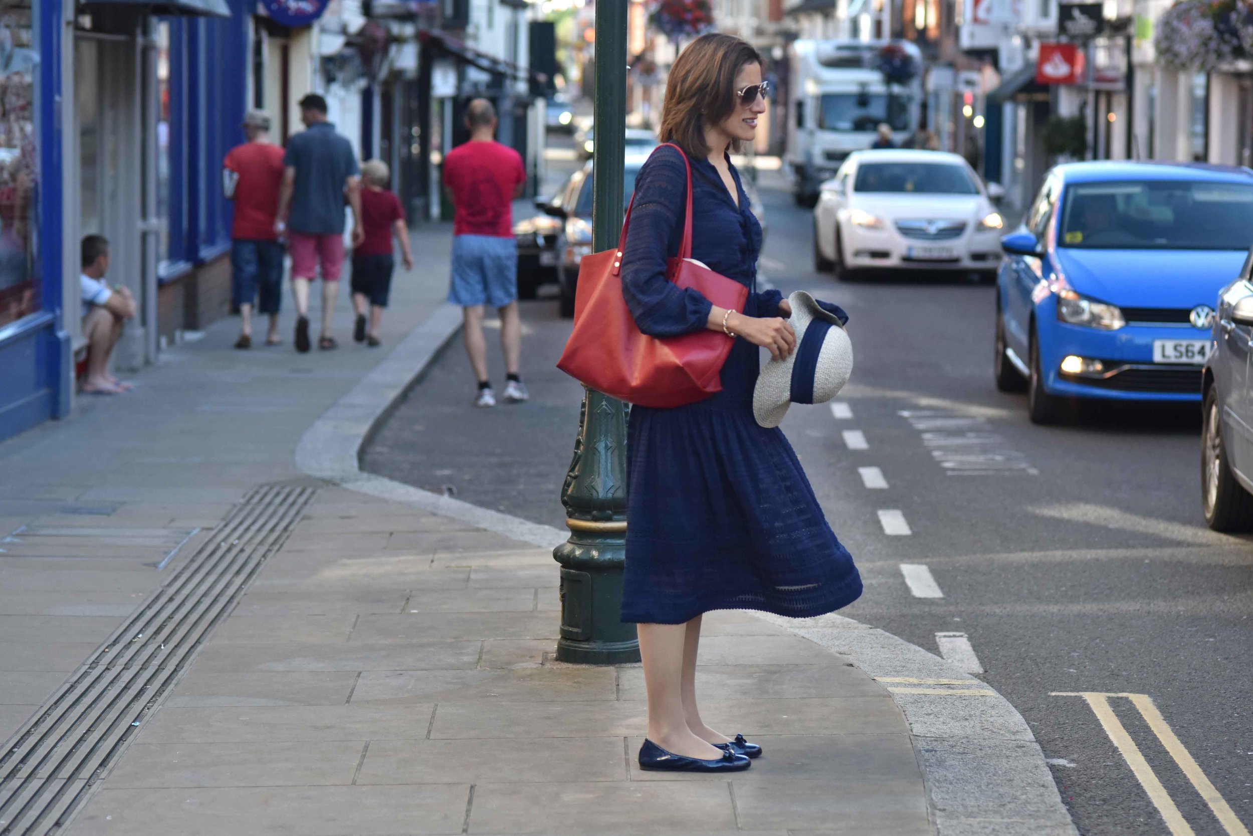 Henley on Thames, Karen Millen dress, red Chloé tote bag, Marks & Spencer hat, Gucci shades, Prada ballet flats. Image©sourcingstyle.com