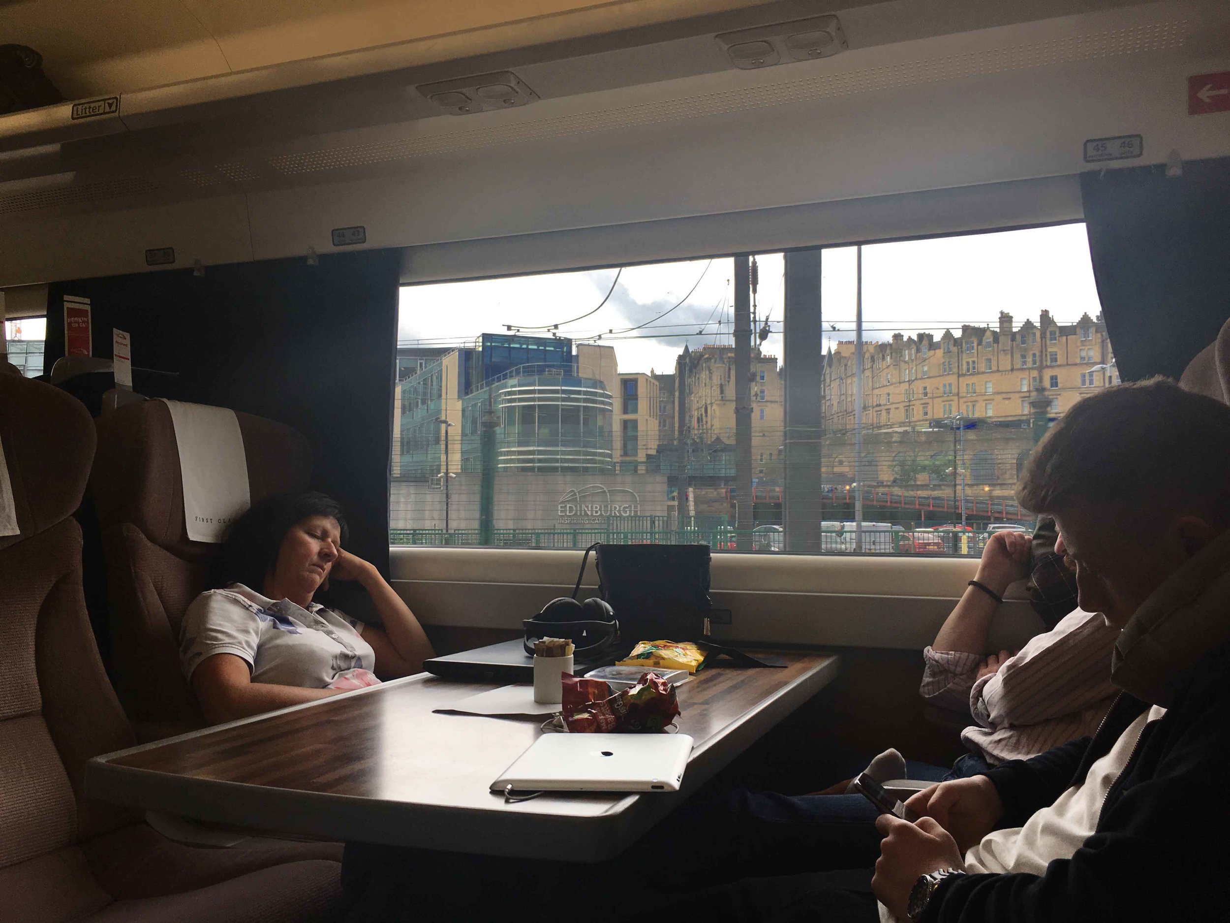 Edinburgh Waverley, image©sourcingstyle.com