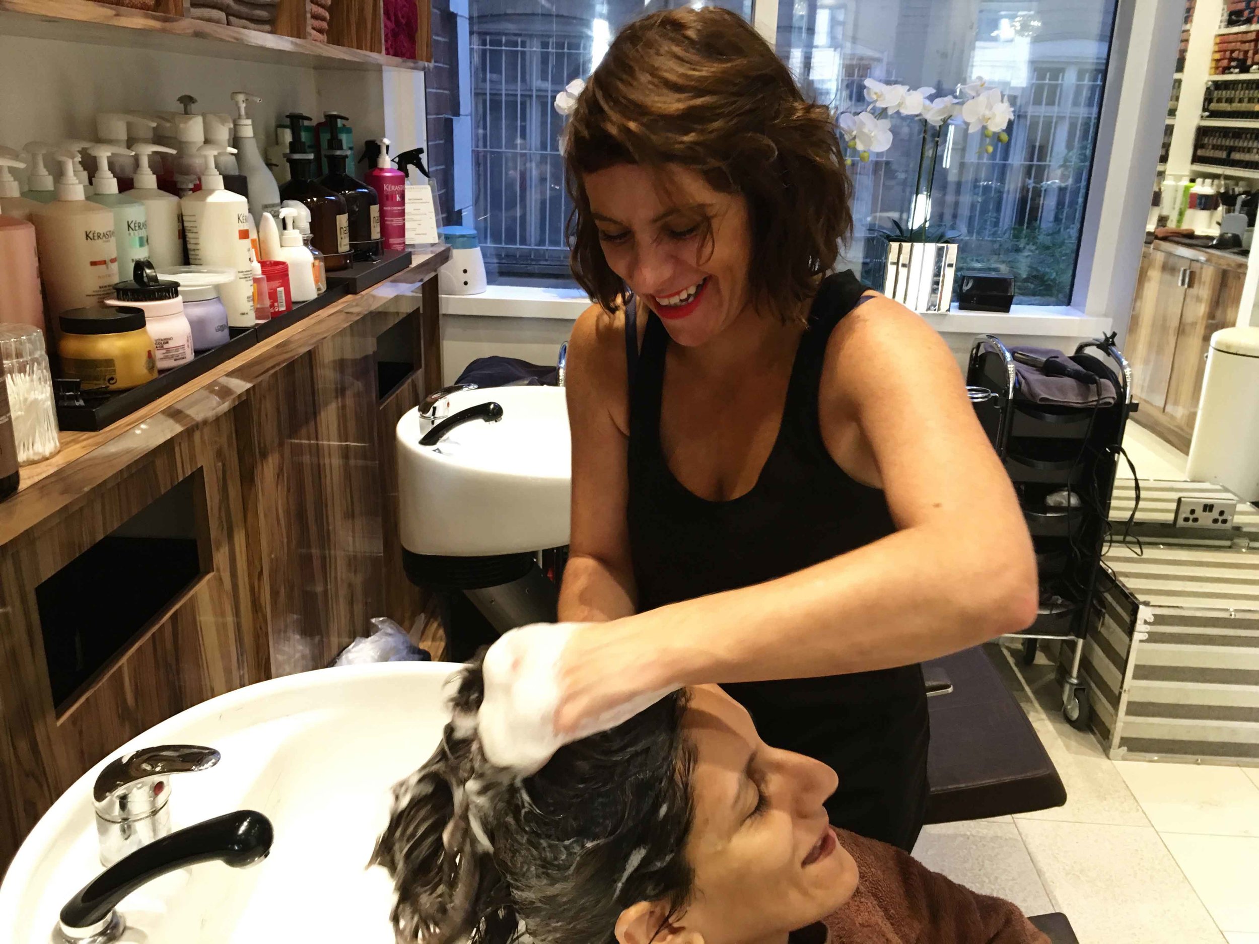 Kara Thomas and me having a friendly chat! The Nashi Filler Therapy Treatment. Image©sourcingstyle.com