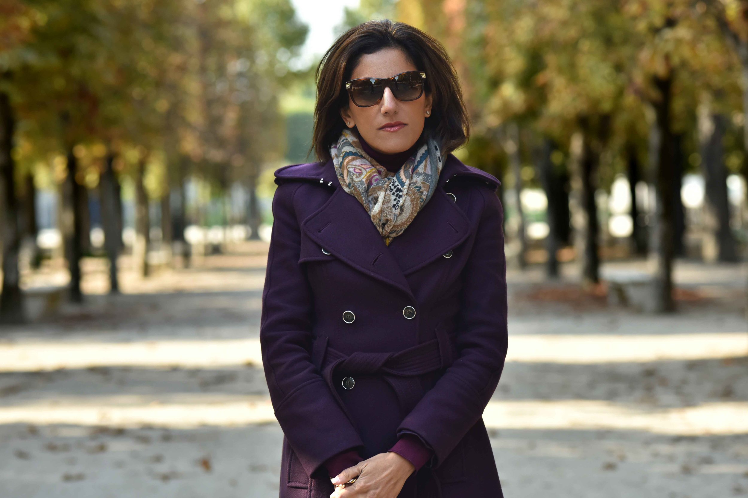 Karen Millen fall winter coat, Gucci sunglasses, Hallhuber scarf. Image©sourcingstyle.com