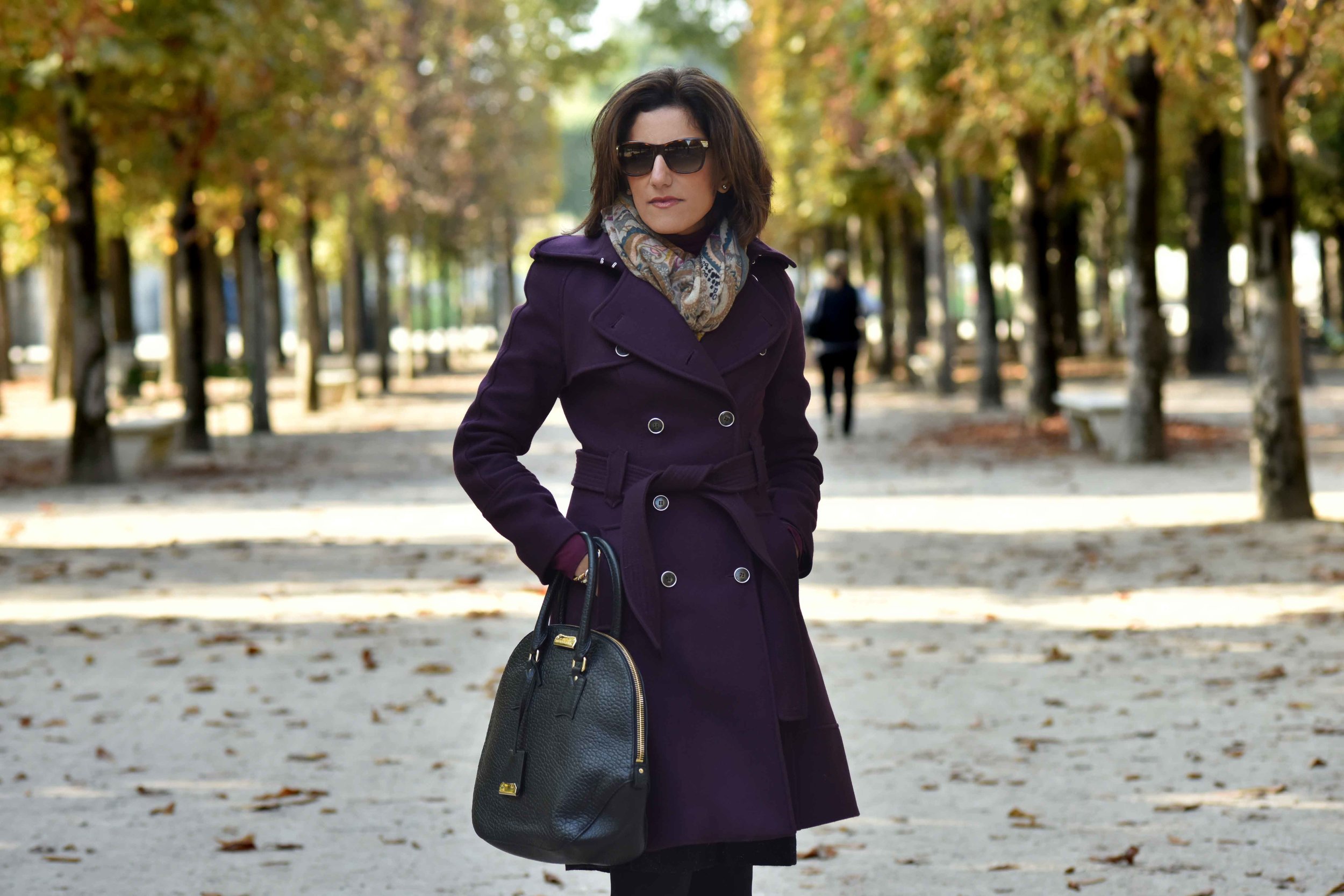 Karen Millen fall winter coat, Burberry bag, Gucci sunglasses, Hallhuber scarf. Image©sourcingstyle.com