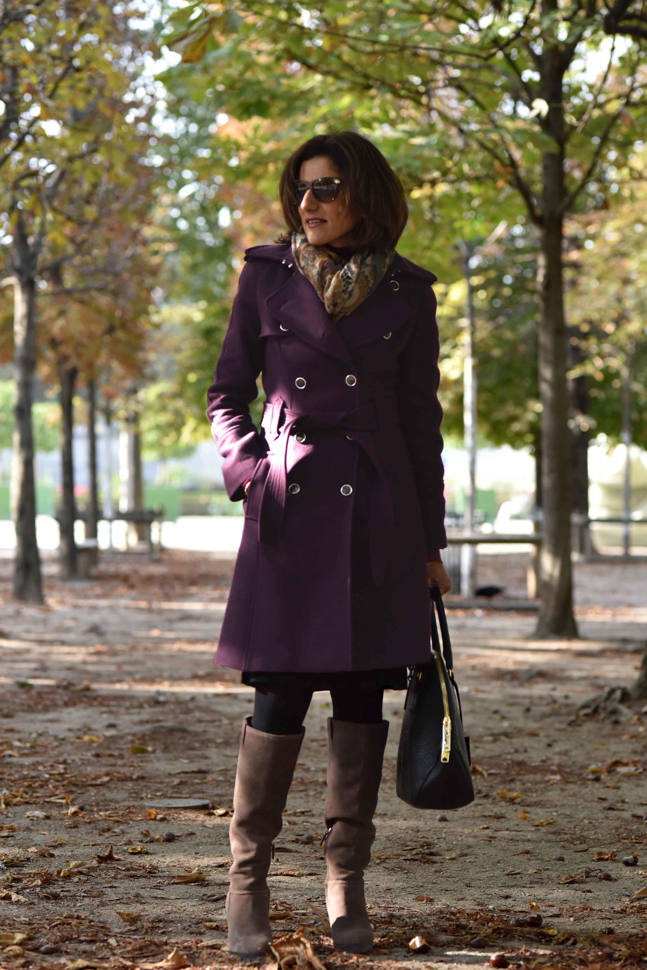 Karen Millen fall winter coat, Karen Millen boots, Burberry bag, Gucci sunglasses, Hallhuber scarf. Image©sourcingstyle.com