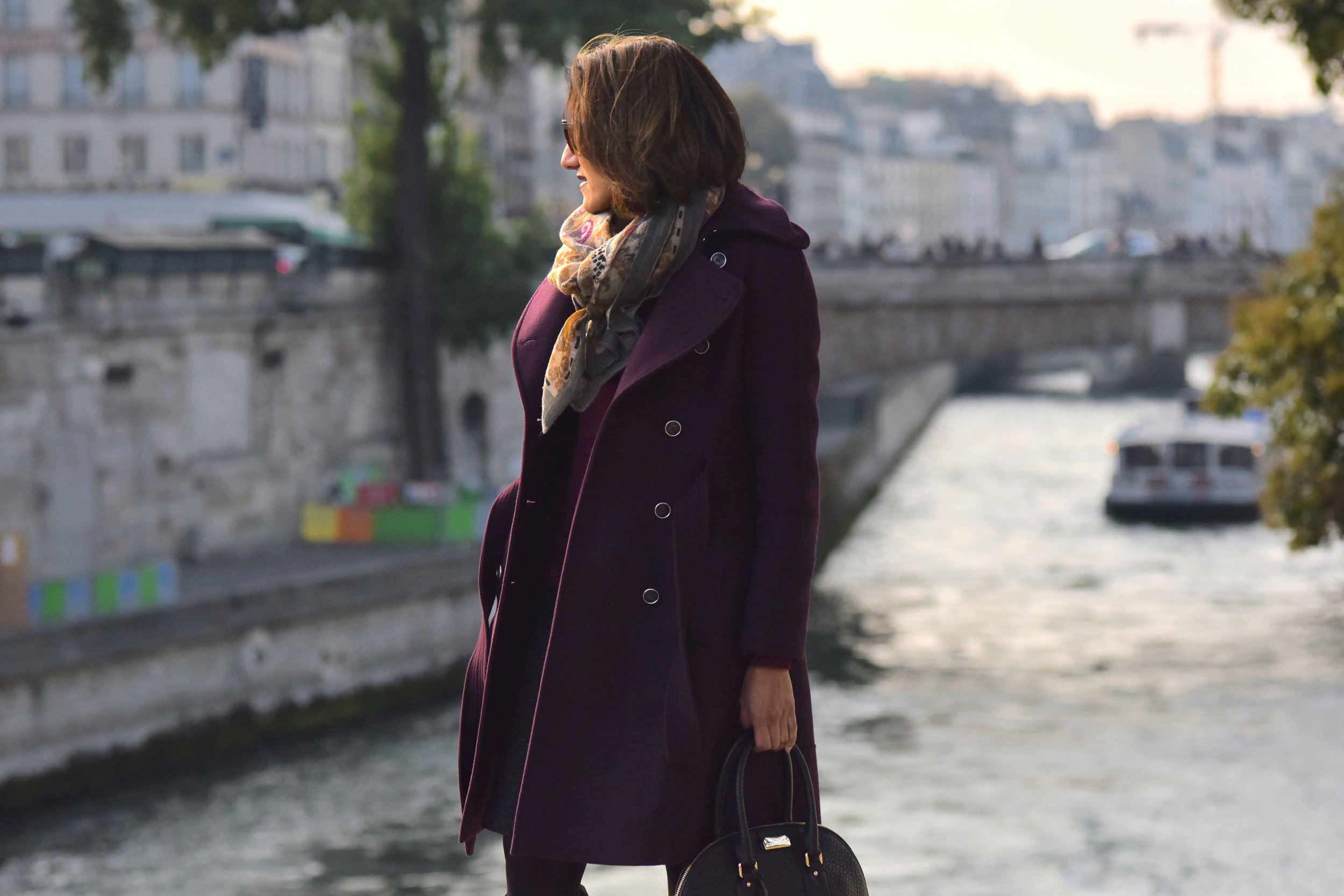 Karen Millen fall winter coat, Burberry bag, Hallhuber scarf, Guccci sunglasses, Notre-Dame, Paris. Image©sourcingstyle.com