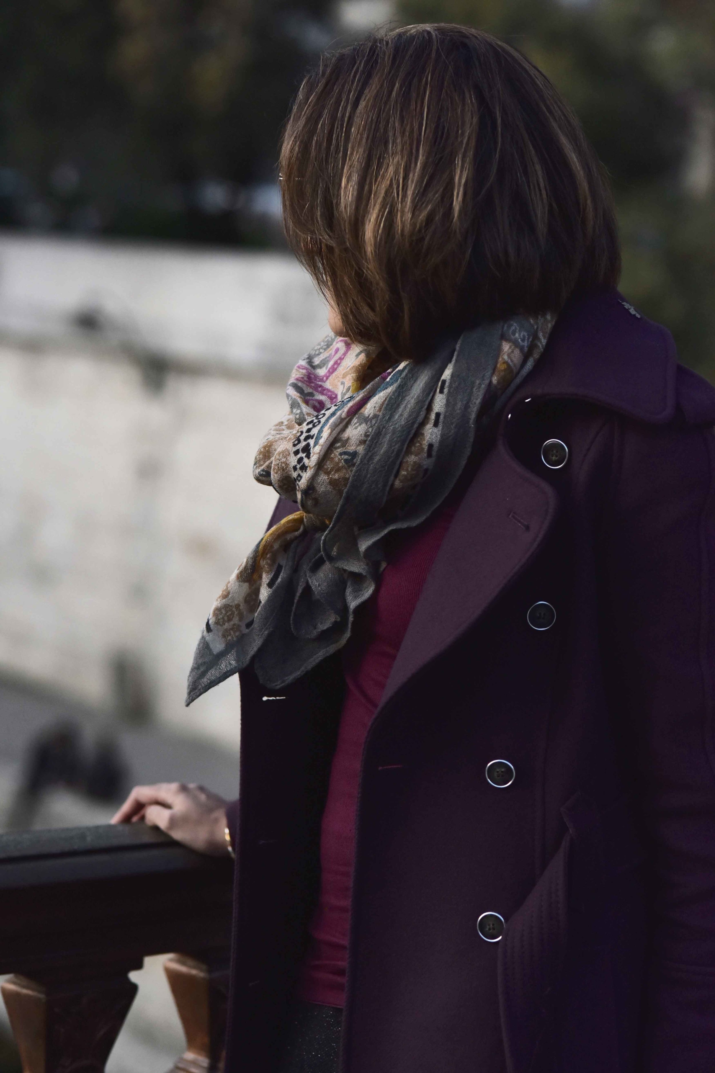 Karen Millen fall winter coat, Ralph Lauren polo neck sweater, Hallhuber scarf, Notre-Dame, Paris. Image©sourcingstyle.com