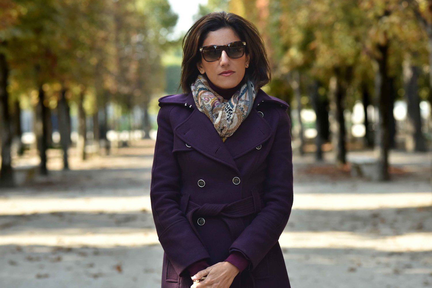 Karen Millen fall winter coat, Gucci sunglasses, Hallhuber scarf. Image©sourcingstyle.com. Photo: Nina Shaw.