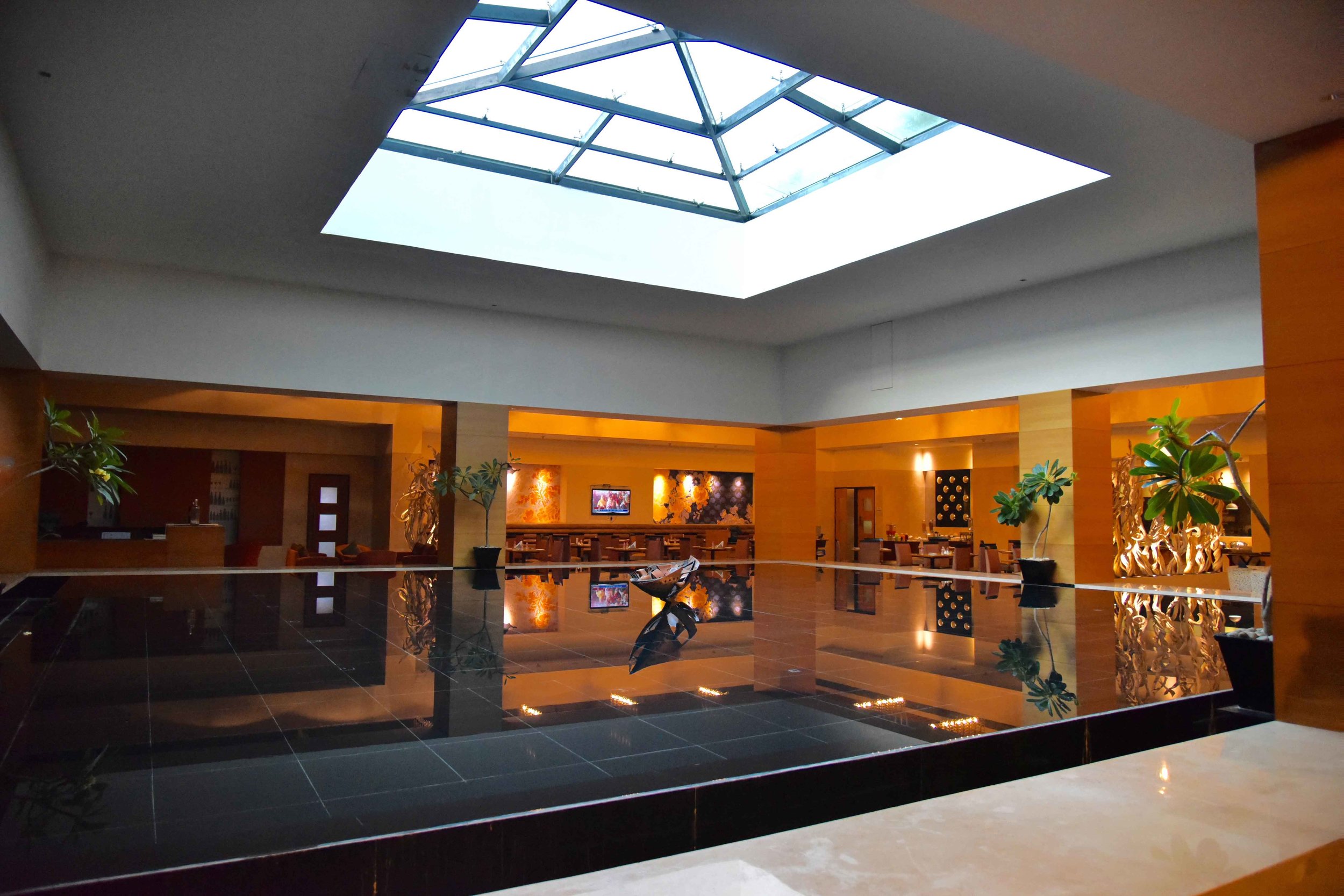 Radisson Blu Hotel, lobby area, Ranchi, Jharkhand, India. Image©sourcingstyle.com.