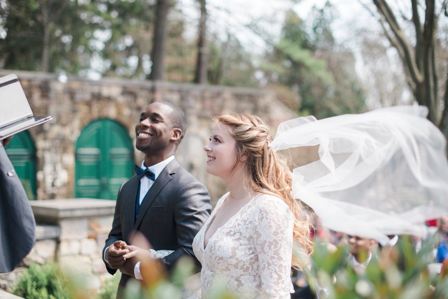 classic-romantic-wedding-maryland-photographer-strong-mansion-sentimental-ceremony-windy-veil