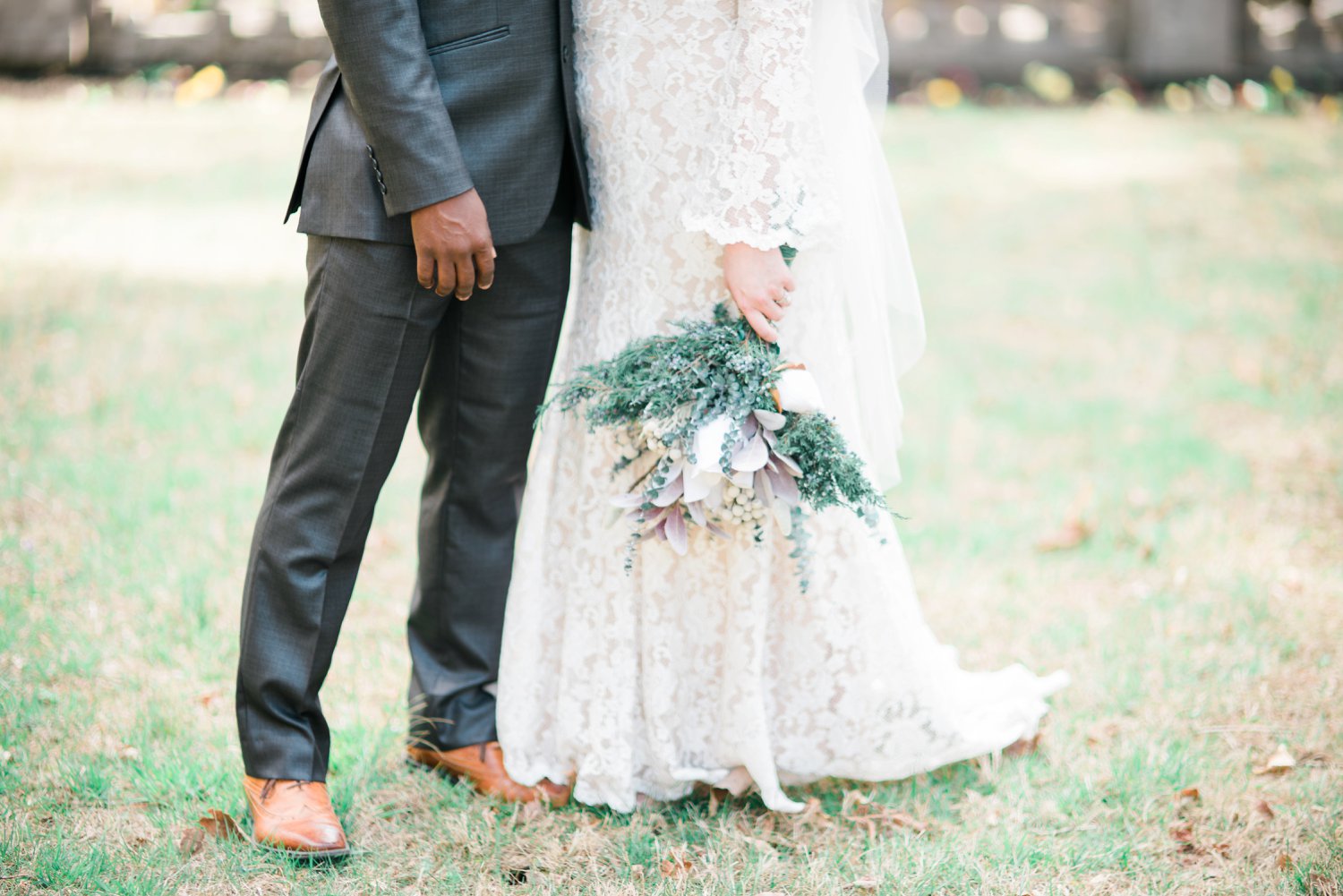 classic-romantic-wedding-maryland-photographer-strong-mansion-sentimental-ceremony-editorial-portraits-fine-art-bouquet