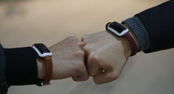 NiftyX:LifeSaving Leather Charging Cable Bracelet | Indiegogo