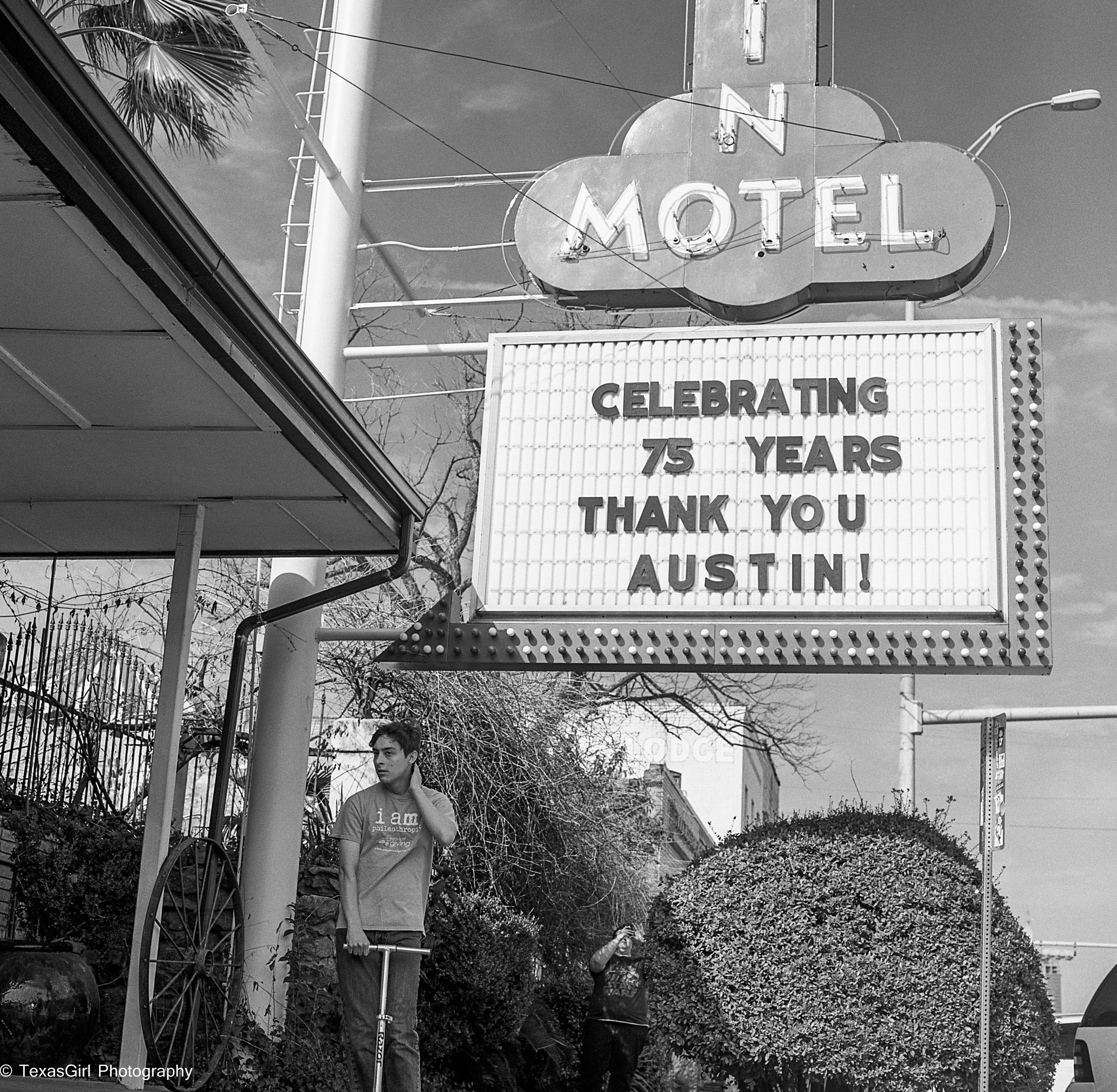 austin motel sign-832.jpg