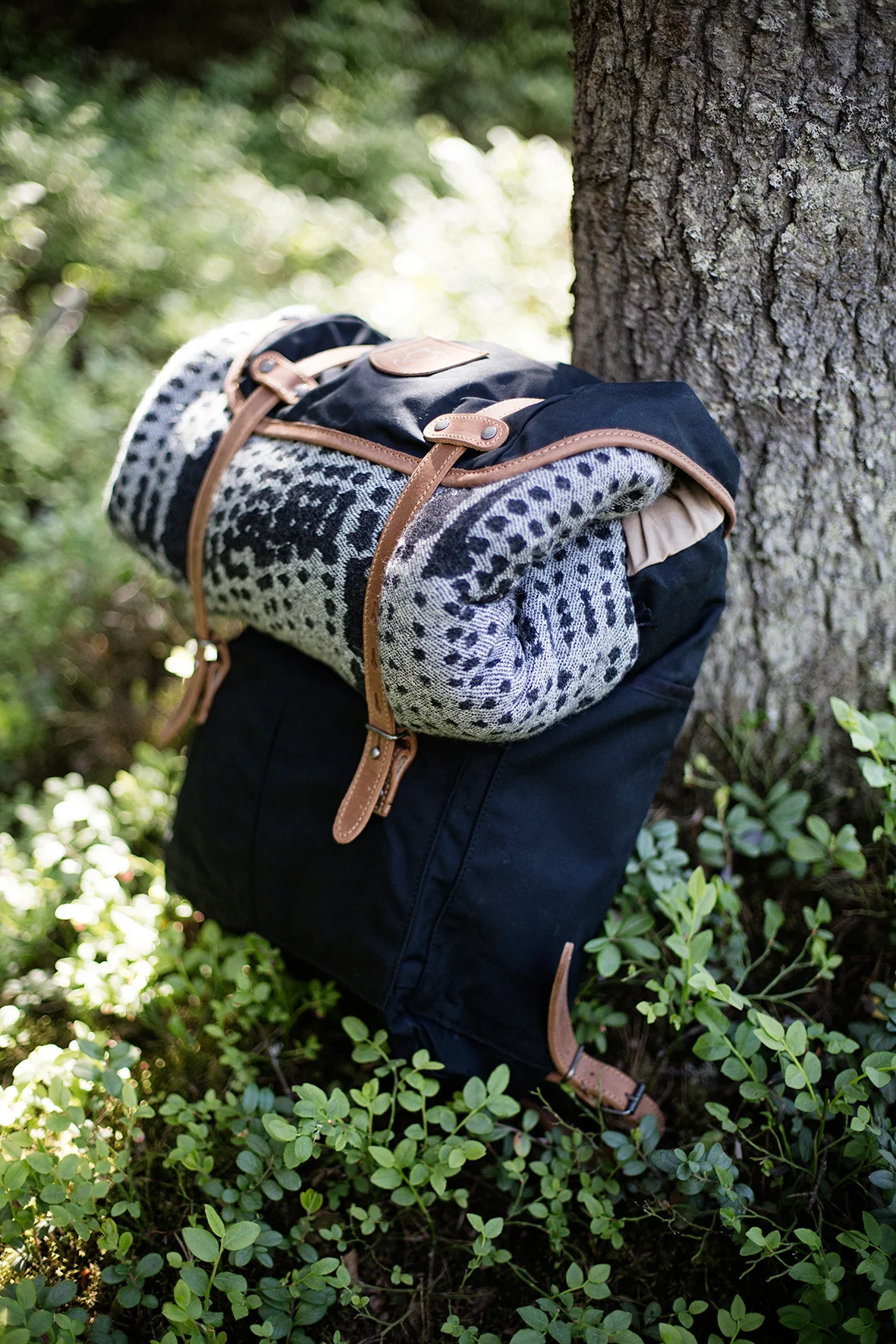 LapuanKankurit-Mesi-blanket-black-white.jpg