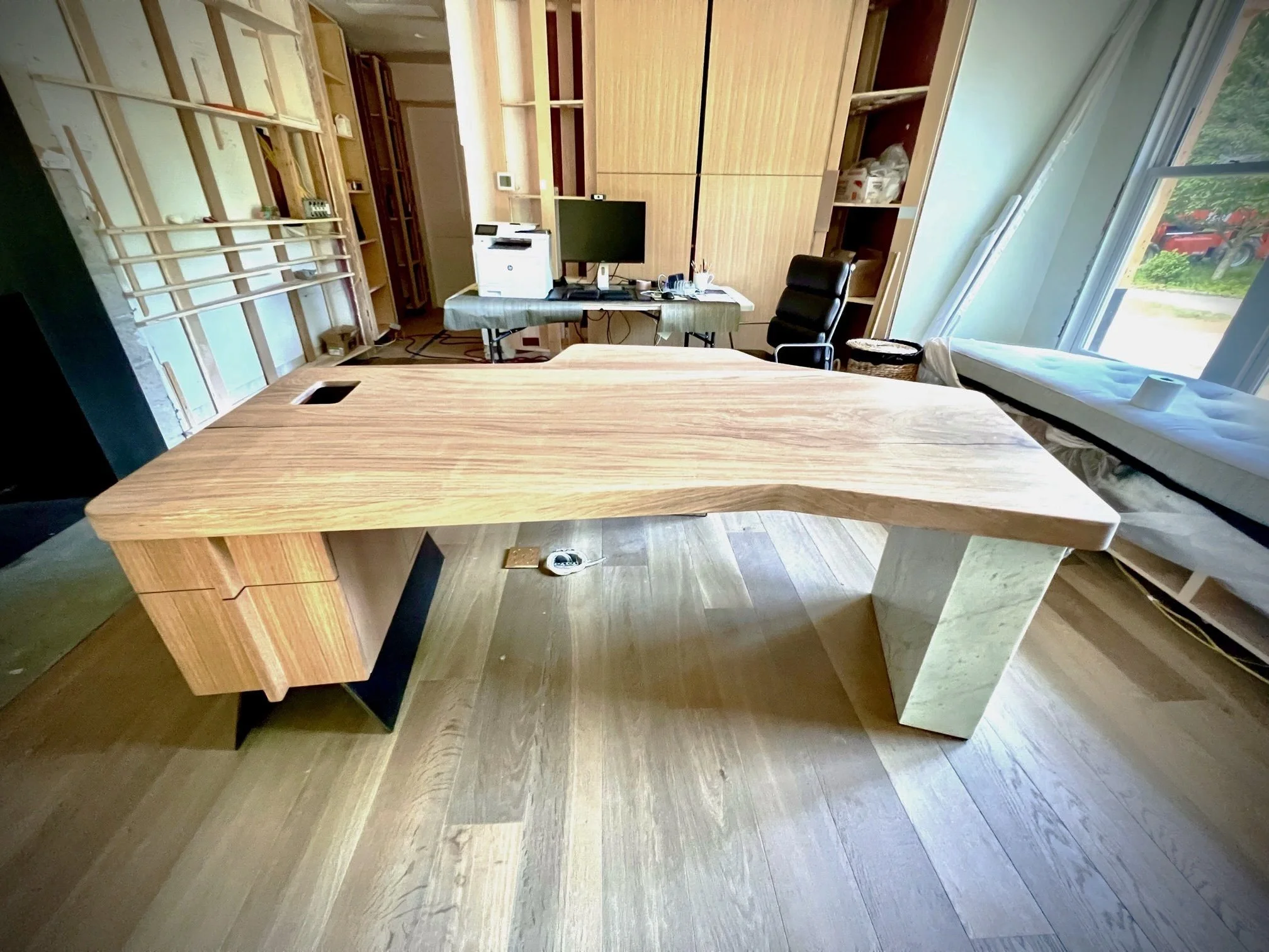 ELLIOT+DESK.jpg