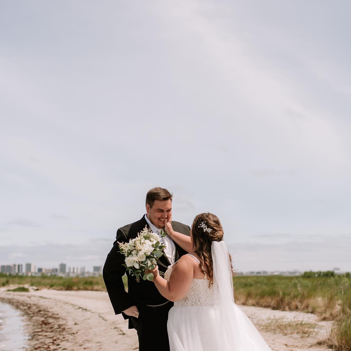 Courtney + Nathan // just a few favorites from their bayside wedding. The way that these two love on one another is one for the books. If I had a dollar for every time Courtney shouted &ldquo;WE&rsquo;RE GETTING MAAAAAARRIED!&rdquo; I&rsquo;d have se