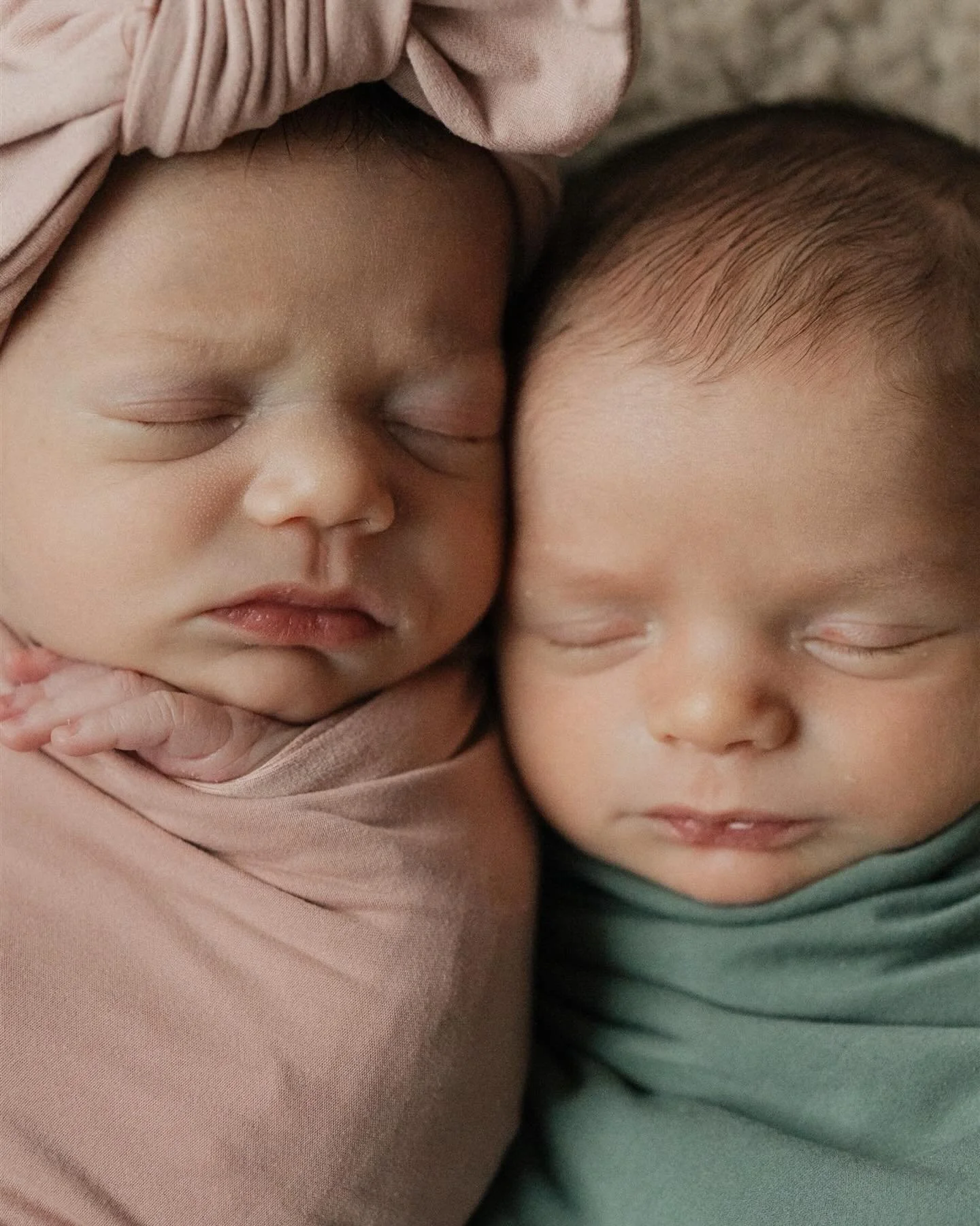 A dream newborn shoot is for sure boy girl twins with two proud big brothers 🥹❤️. My fav part was definitely when they fought over which one got to hold &ldquo;the boy&rdquo; and &ldquo;the girl&rdquo; 😂 kids are so raw and honest without even tryi