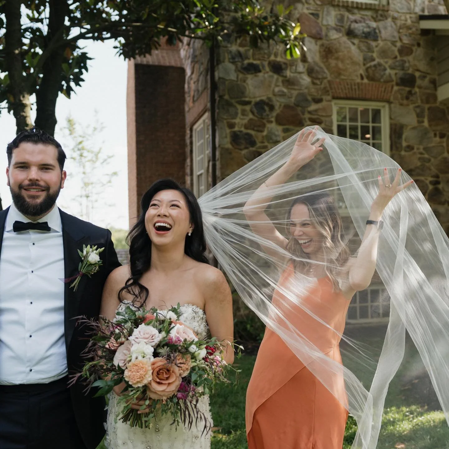 All my favorite parts of a wedding day- the unplanned and unexpected. You just have to wait for it 🫶🏻