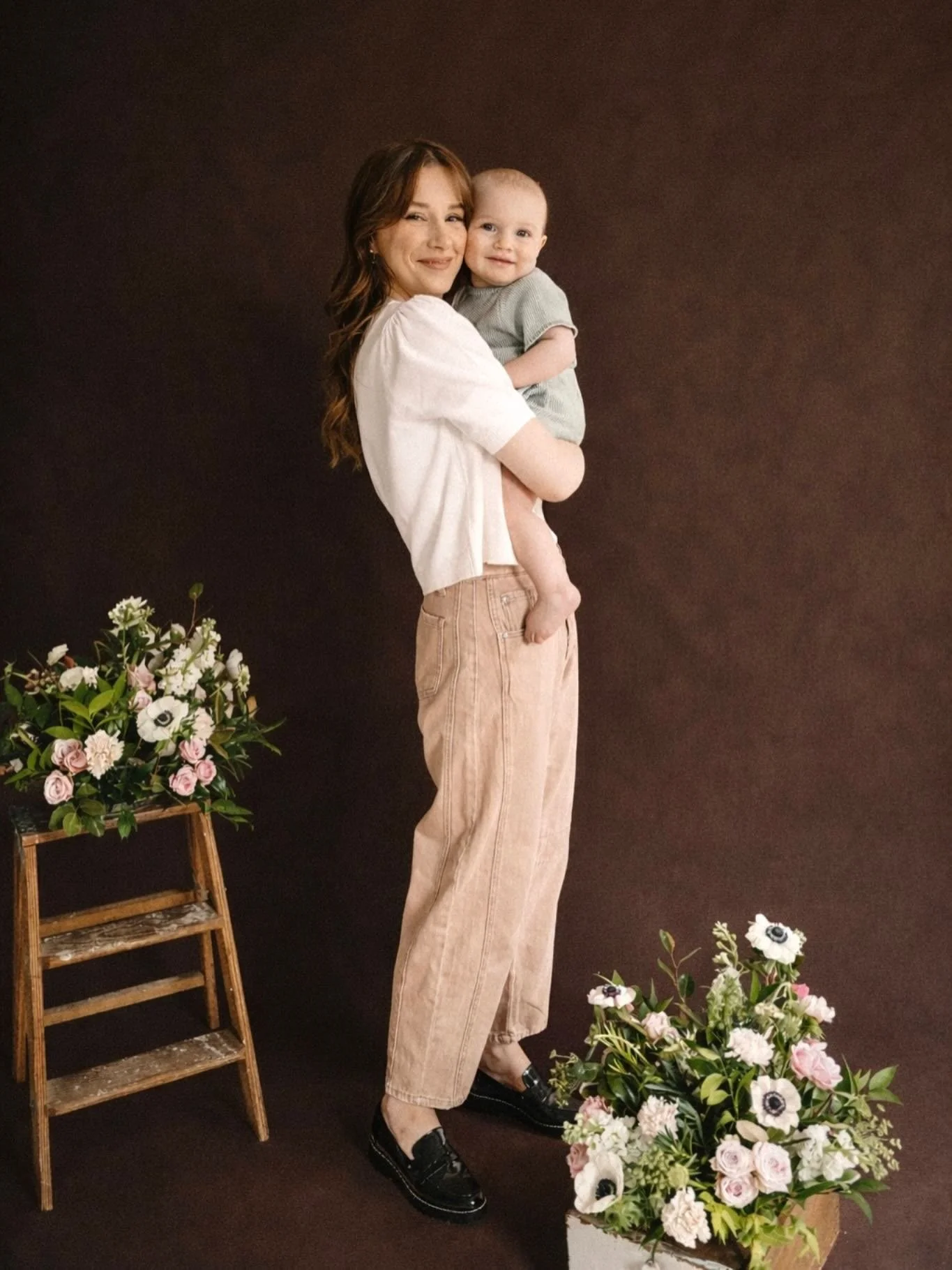 Going to be offering Mother&rsquo;s Day mini sessions in the studio! I&rsquo;ll have this beautiful chocolate backdrop and florals ✨ these will be delivered to you the day before Mother&rsquo;s Day so you can enjoy the images on the holiday 🥹 and I&