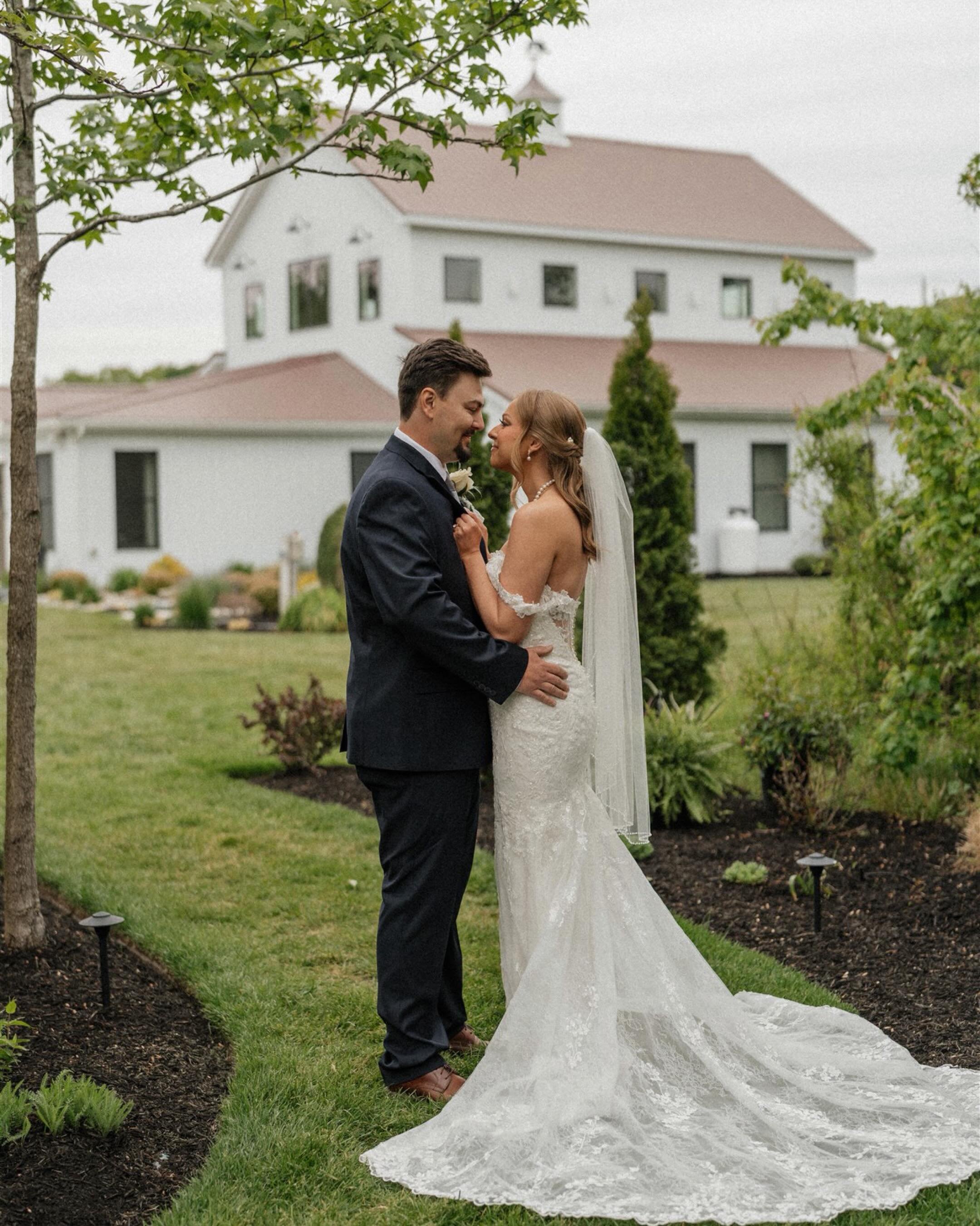 Travis + Kelli ✨ and the coolest car of course. 

Planning + coordinating: @eventfullyyoursmd @tailoredeventsmd @theangieedit_ 
Makeup: @contouredbykatie 
Venue: @wildflowerestate 
Dj: @darlingweddingproductions