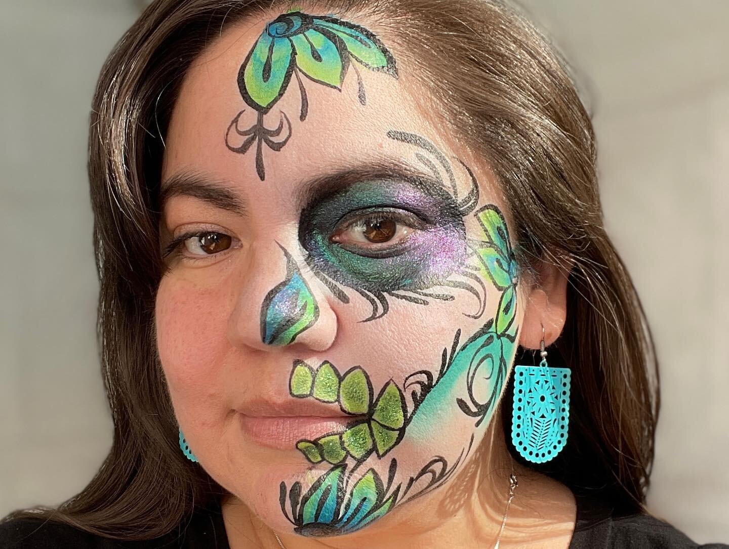 Dia De Los Deftones designs on these lovely people ✨💀✨#livenation #diadelosdeftones2022 #diadelosdeftones #diadelosmuertos #facepainting
