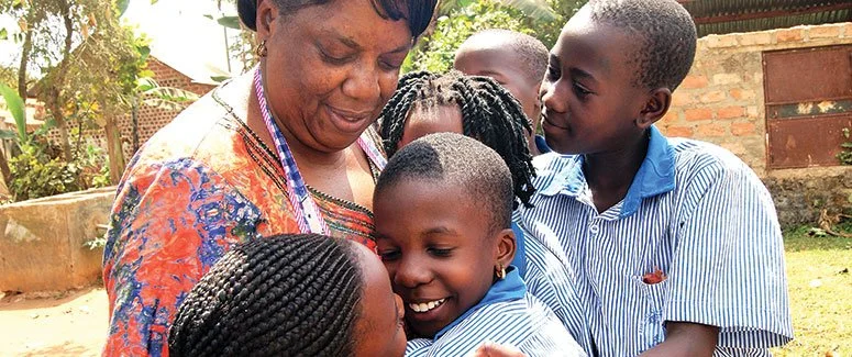 Pauline_Victoria-and-children_SPOT-1.jpg