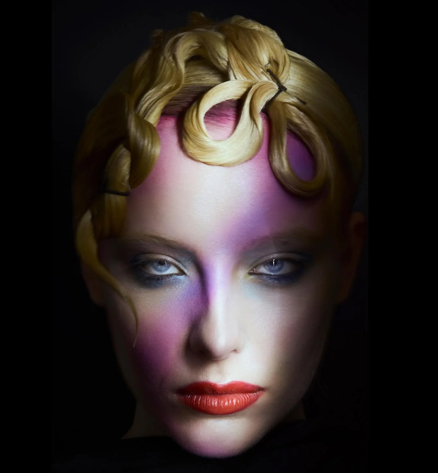 ✨with @anikakoeman @niwamodels Makeup by @robertweirbeauty &amp; Hair @hairbykristjan @cadreartists Assisted by @jdiego_del Retouched by @igor_imaginationmedia 
Always fun playing on set with this bunch, thank you! 🙌🏻