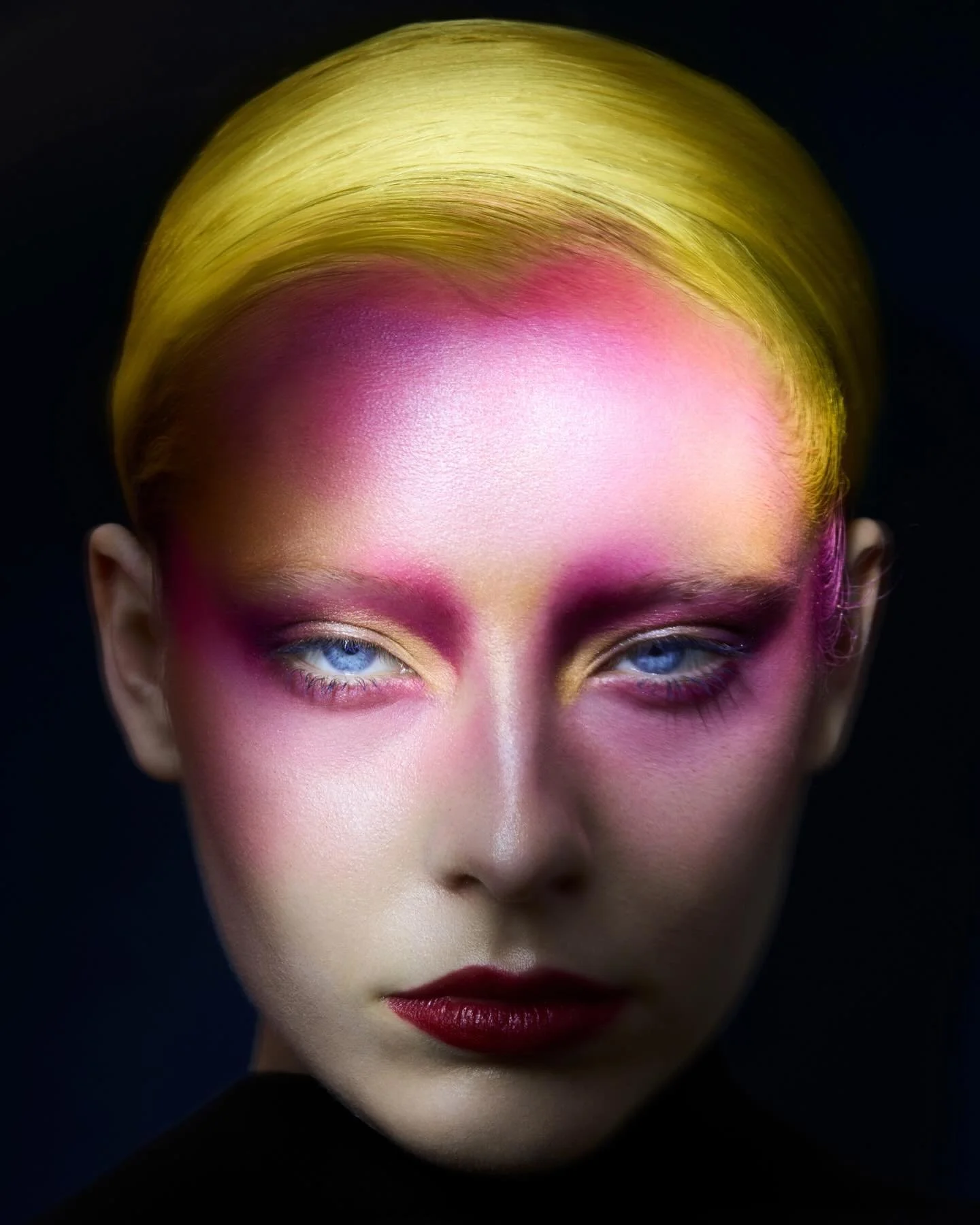 ✨with @anikakoeman @niwamodels Makeup by @robertweirbeauty &amp; Hair @hairbykristjan @cadreartists Assisted by @jdiego_del Retouched by @igor_imaginationmedia 
Always fun playing on set with this bunch, thank you! 🙌🏻