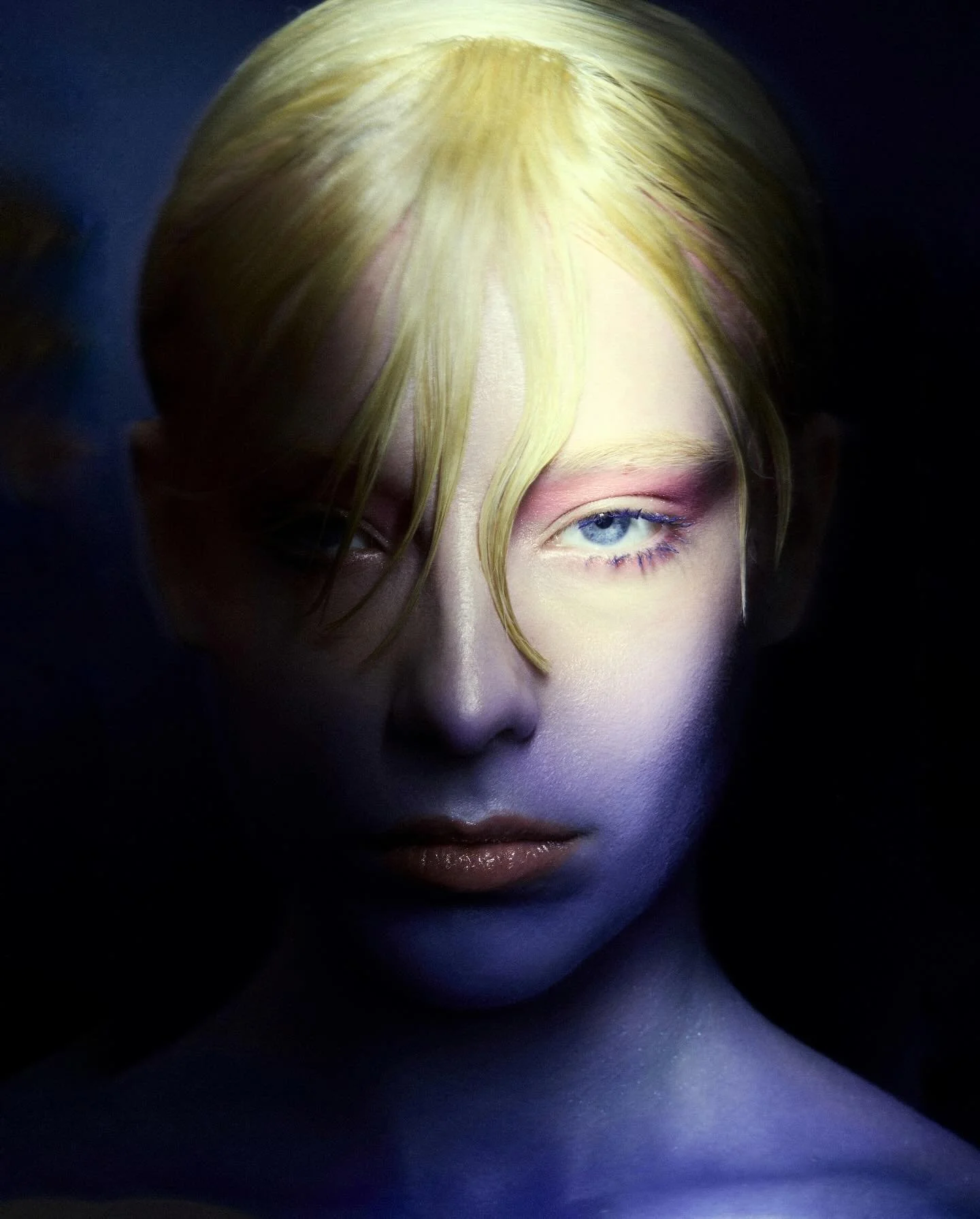 ✨with @anikakoeman @niwamodels Makeup by @robertweirbeauty &amp; Hair @hairbykristjan @cadreartists Assisted by @jdiego_del Retouched by @igor_imaginationmedia 
Always fun playing on set with this bunch, thank you! 🙌🏻