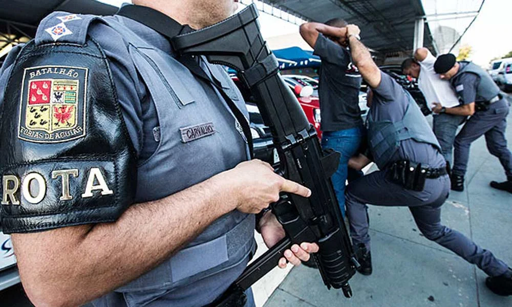 Policias da ROTA em ação