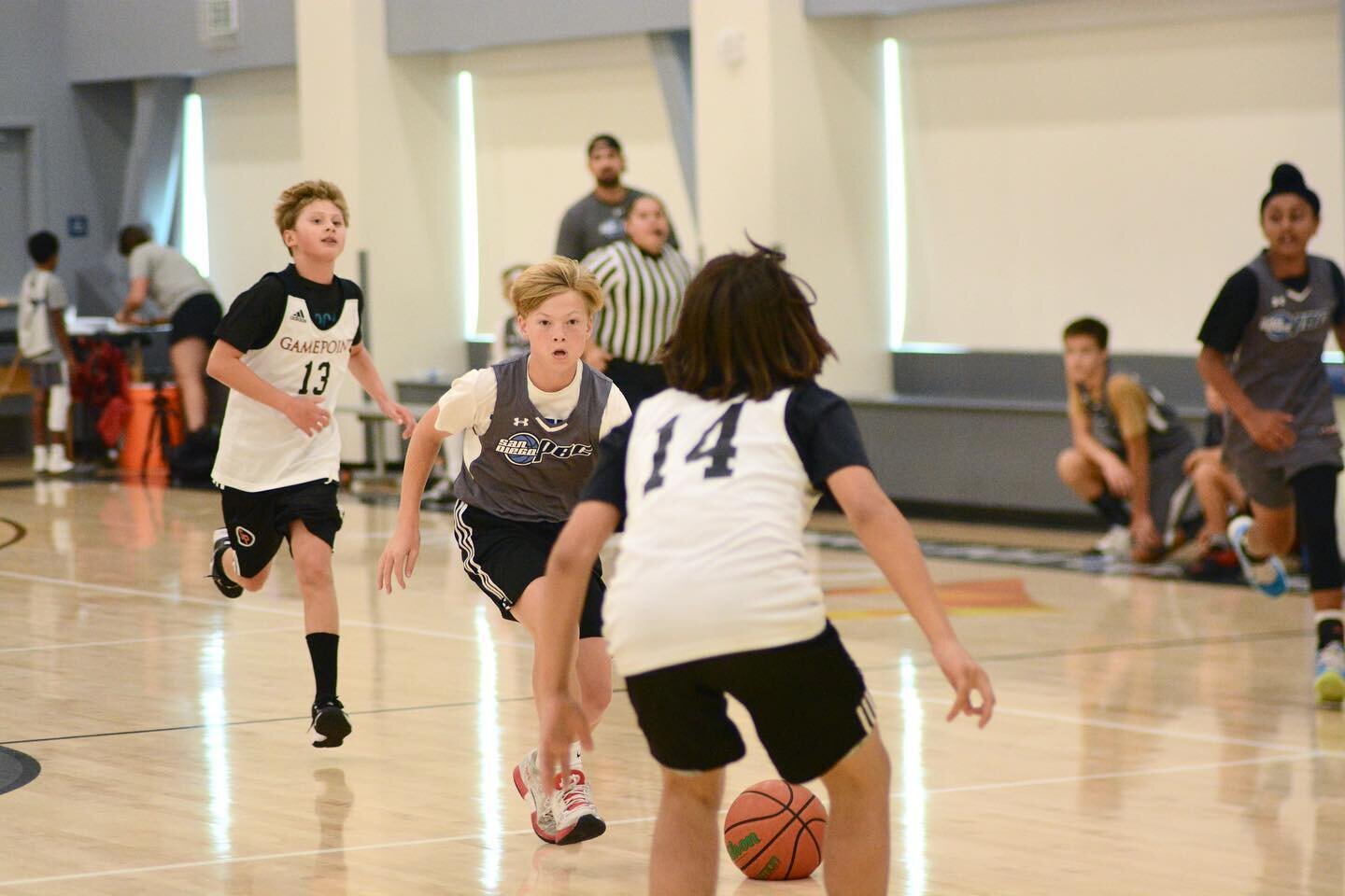 Matthew Onaitis from 7th Select attacking the rim in transition from the Ladera tournament last weekend #sandiegopbc #hoops #transition #aggressive