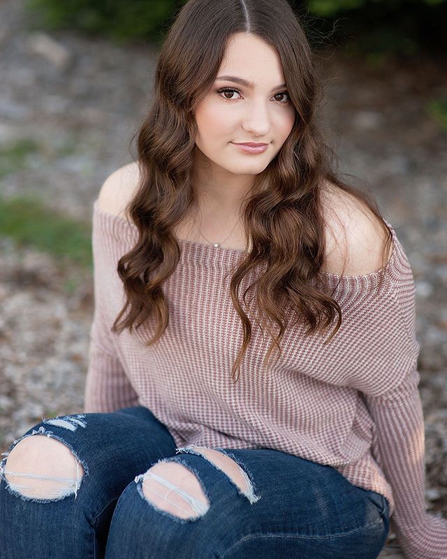 Another shot of this graduate! 😍 Hair and makeup by @polishandpout #farasmithphotography #spring #seniorpics #seniorpictures #lincolnhighschool #rocklinhighschool #rosevillehighschool #delorohighschool #whitneyhighschool #classof2019 #classof2020