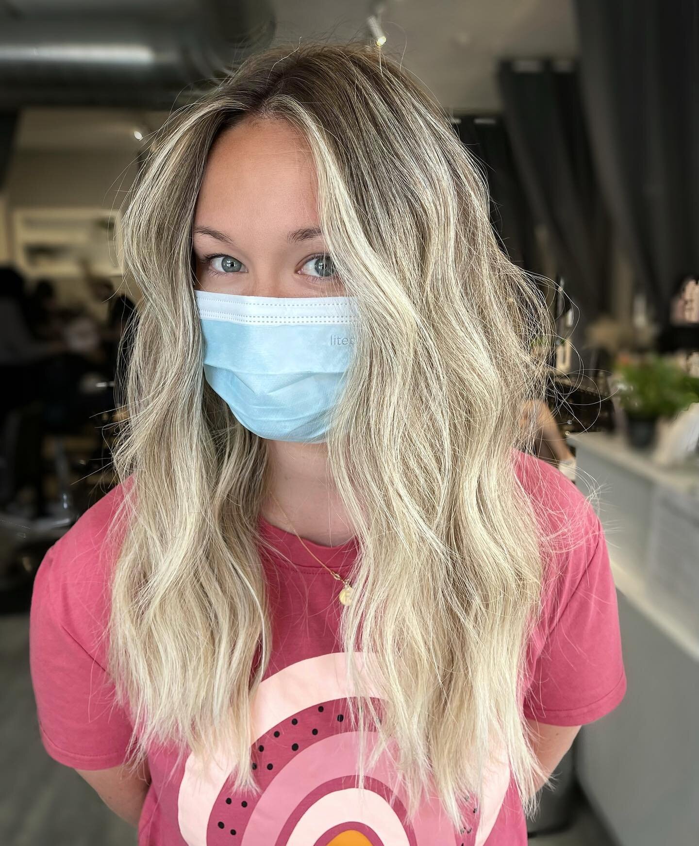 Long, lived-in, and luxurious. Jarred is booking into November so be sure to make your fall appointment soon! 💎 ⁣
⁣
Stylist: @hairbyjarred⁣
Services: Color Combination, Olaplex, Haircut⁣
Service Cost: $340⁣
Service Duration: 3.25 hours⁣
Maintenance: