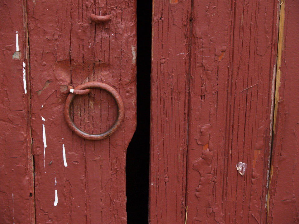 Barn door pull