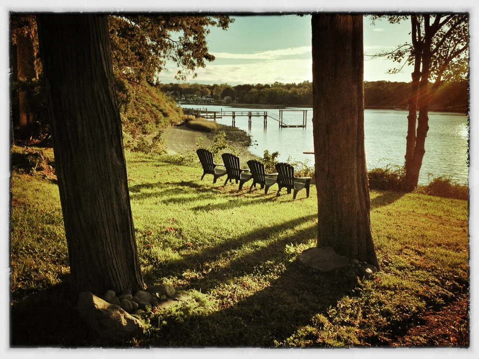 Kicky chairs