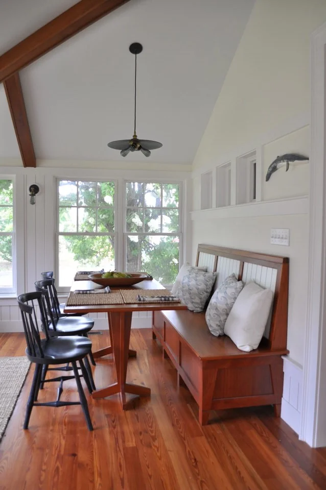 At the nearby KHS-designed custom mahogany table, the O&G “ Wayland Low-back side chairs ”, also in maple with Azimuth stain, sit opposite the KHS-designed custom banquette. (And, yes, those are more “Spiral Tide” pillows by Oliveira Textiles )