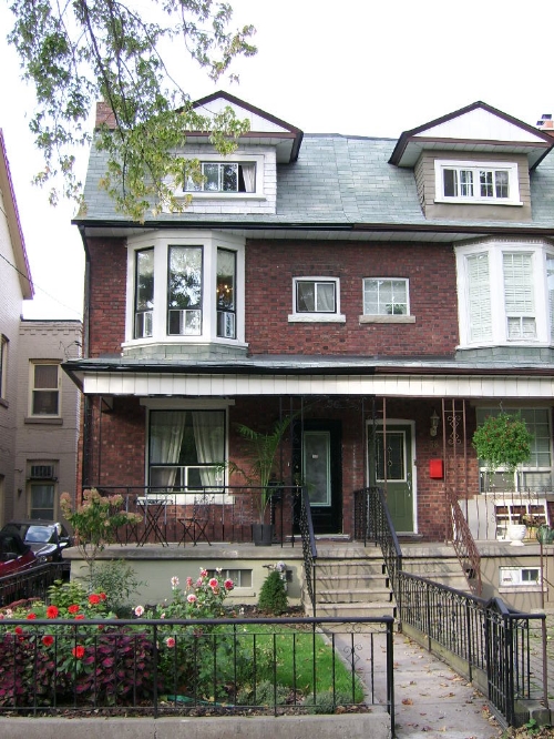 Smaller semi-detached homes with 2 separate entrances are ideal for vertical split homes