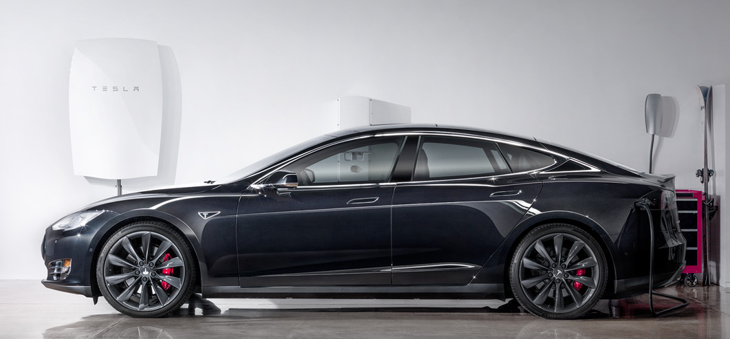 Powerwall and Model S - Photo: tesla.com