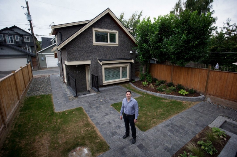 A laneway house in Vancouver with utilities and services tied to the main house - photo: Toronto Star