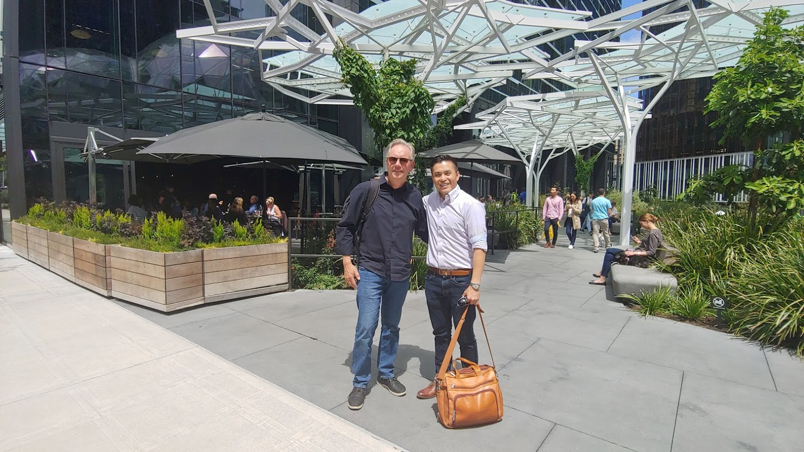 Hung out with Seattle developer Gary Olmeim of Hybridarc.com on the 2nd leg of my Pacific Northwest tour on 2nd suites and infill development. Were standing at the base of the headquarters, at 2120 Restaurant (which he built), and run by Milan Uzelac (from Toronto!)
